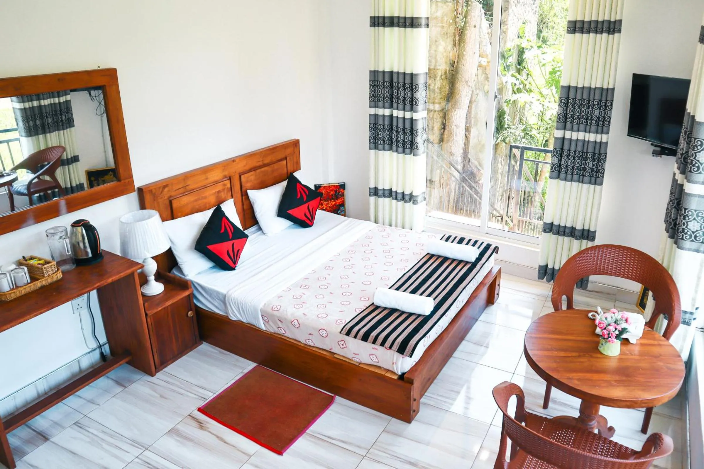 Photo of the whole room, Bed in Top Mountain Resort