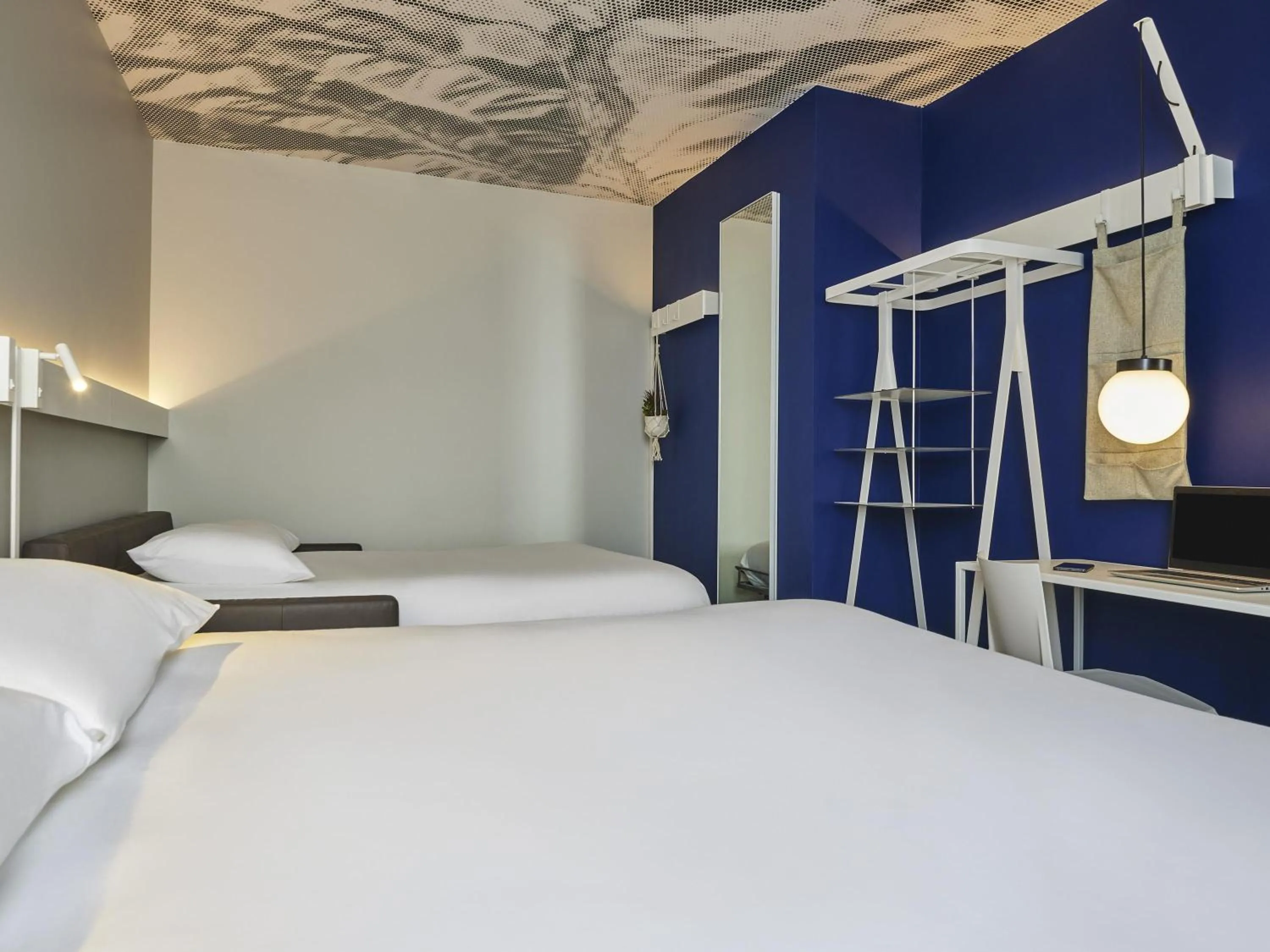 Bedroom, Bed in ibis Clamart Paris Velizy