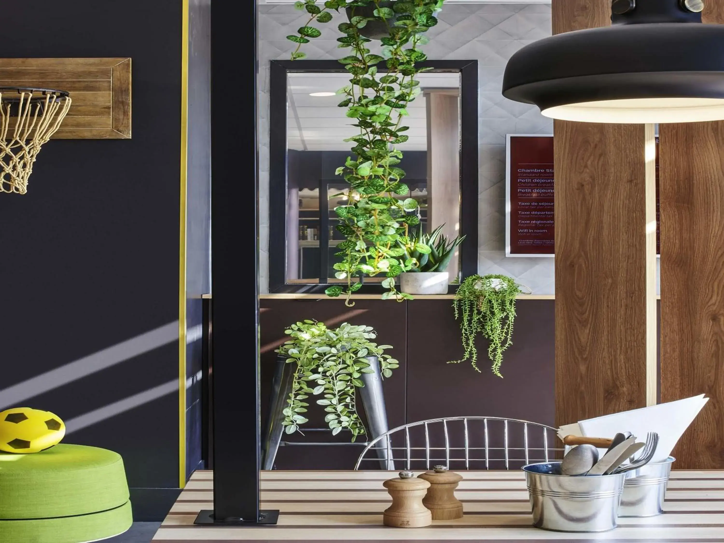 Restaurant/places to eat in ibis Clamart Paris Velizy Restaurant/places to eat in ibis Clamart Paris Velizy