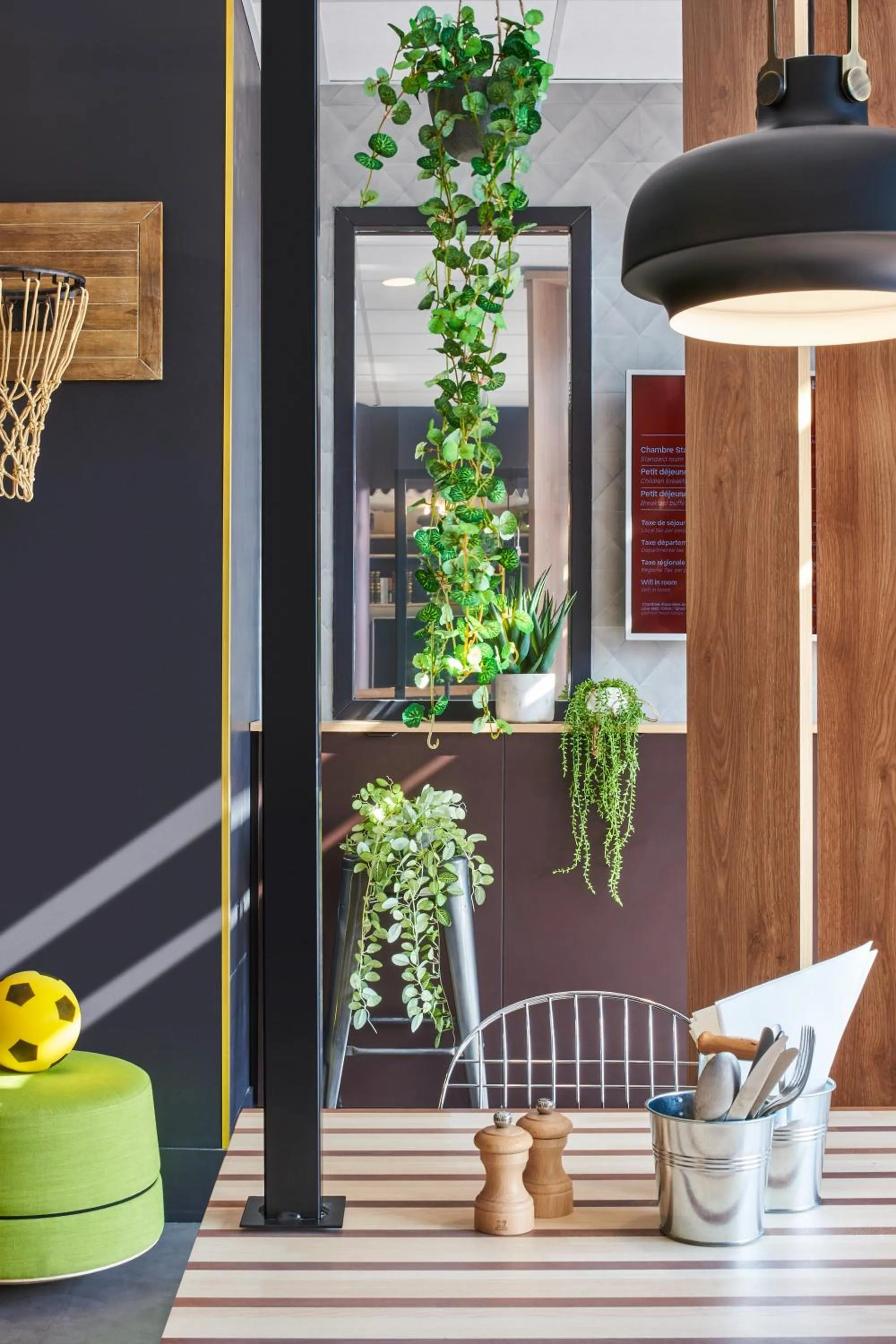 Restaurant/places to eat in ibis Clamart Paris Velizy