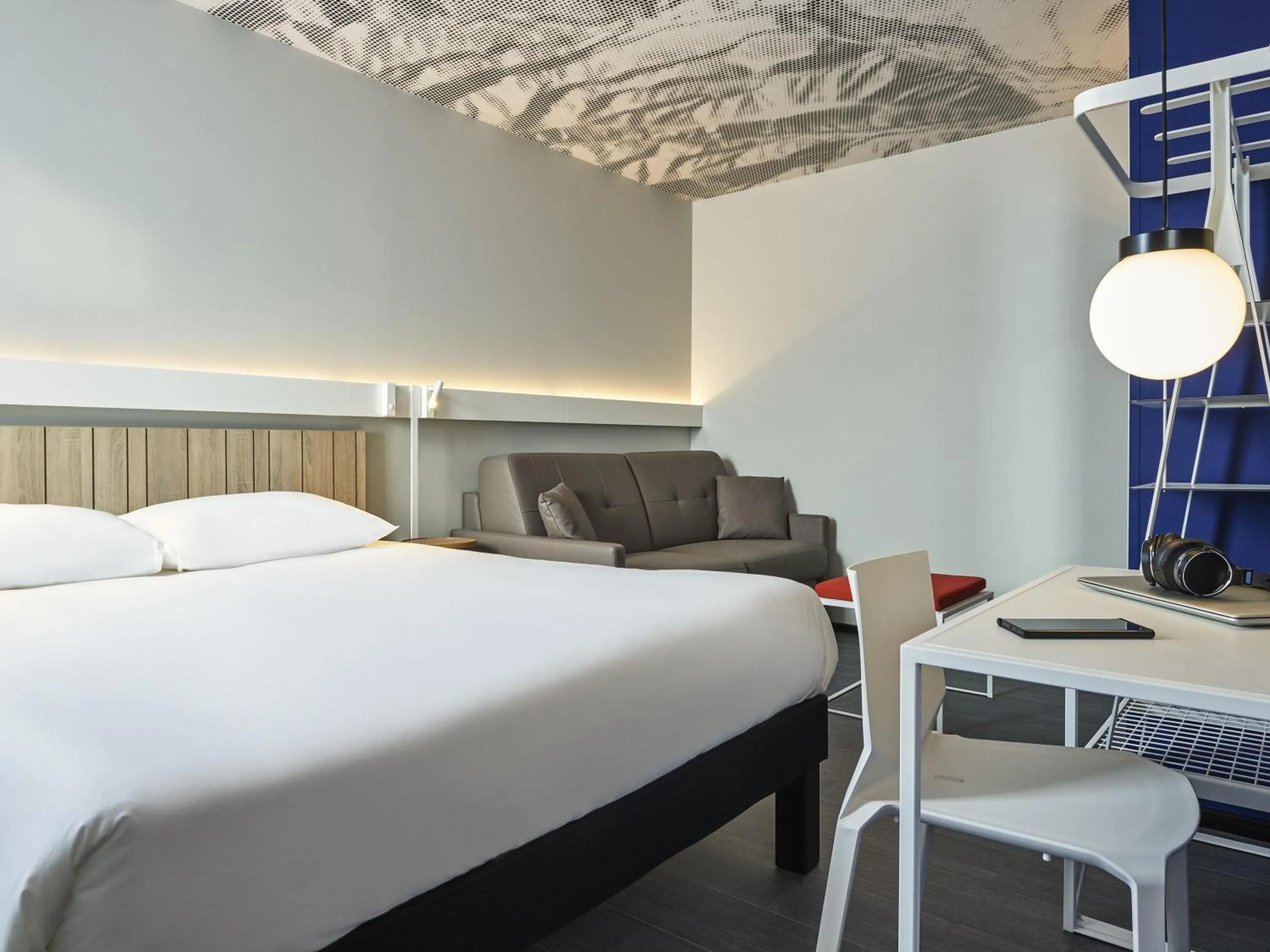 Bedroom, Bed in ibis Clamart Paris Velizy