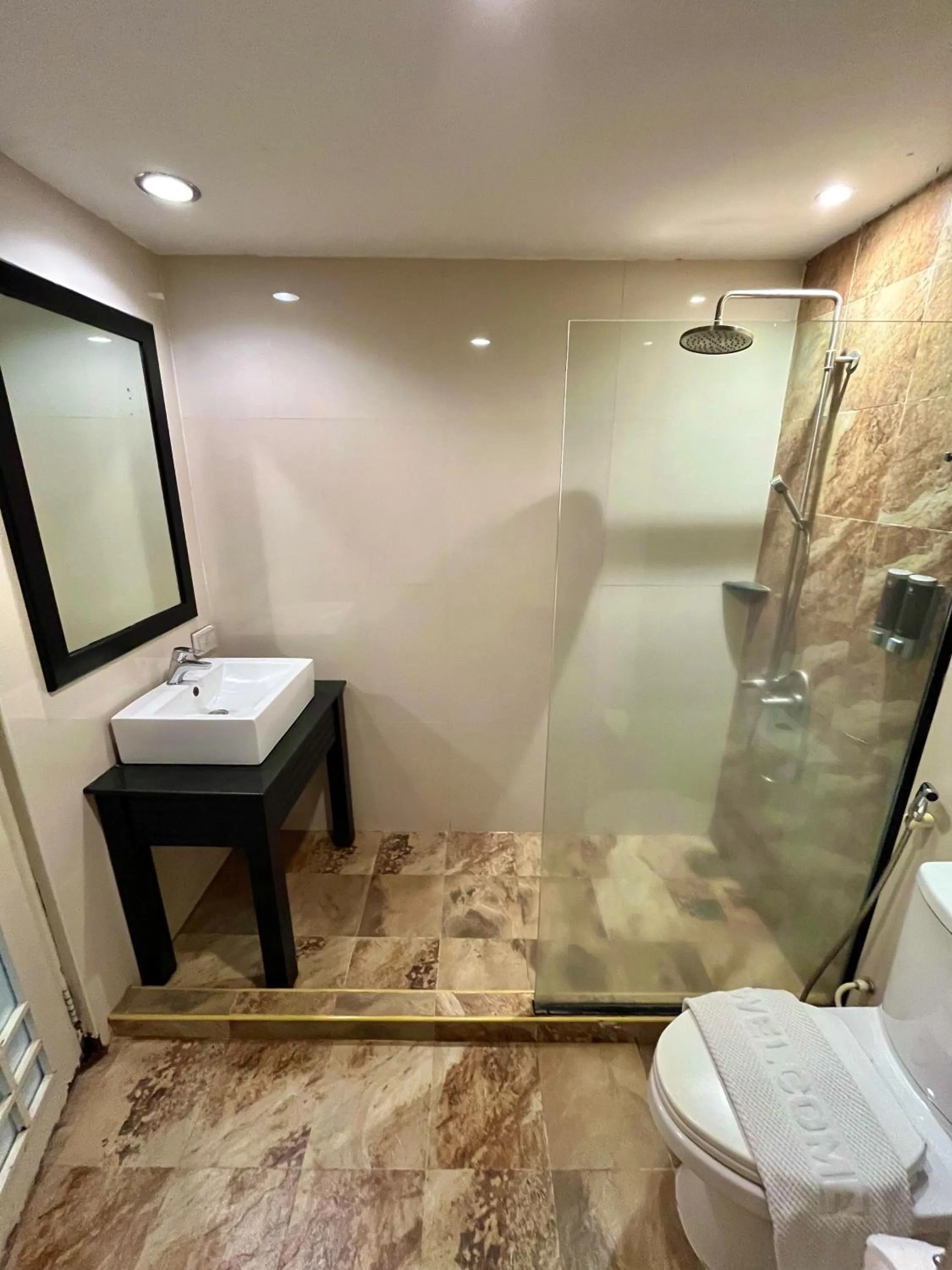 Bathroom in Friendlytel Hotel