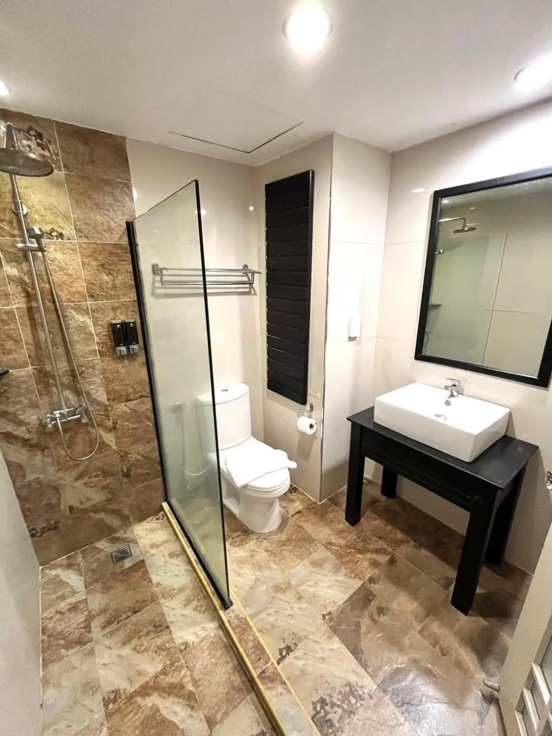 Bathroom in Friendlytel Hotel