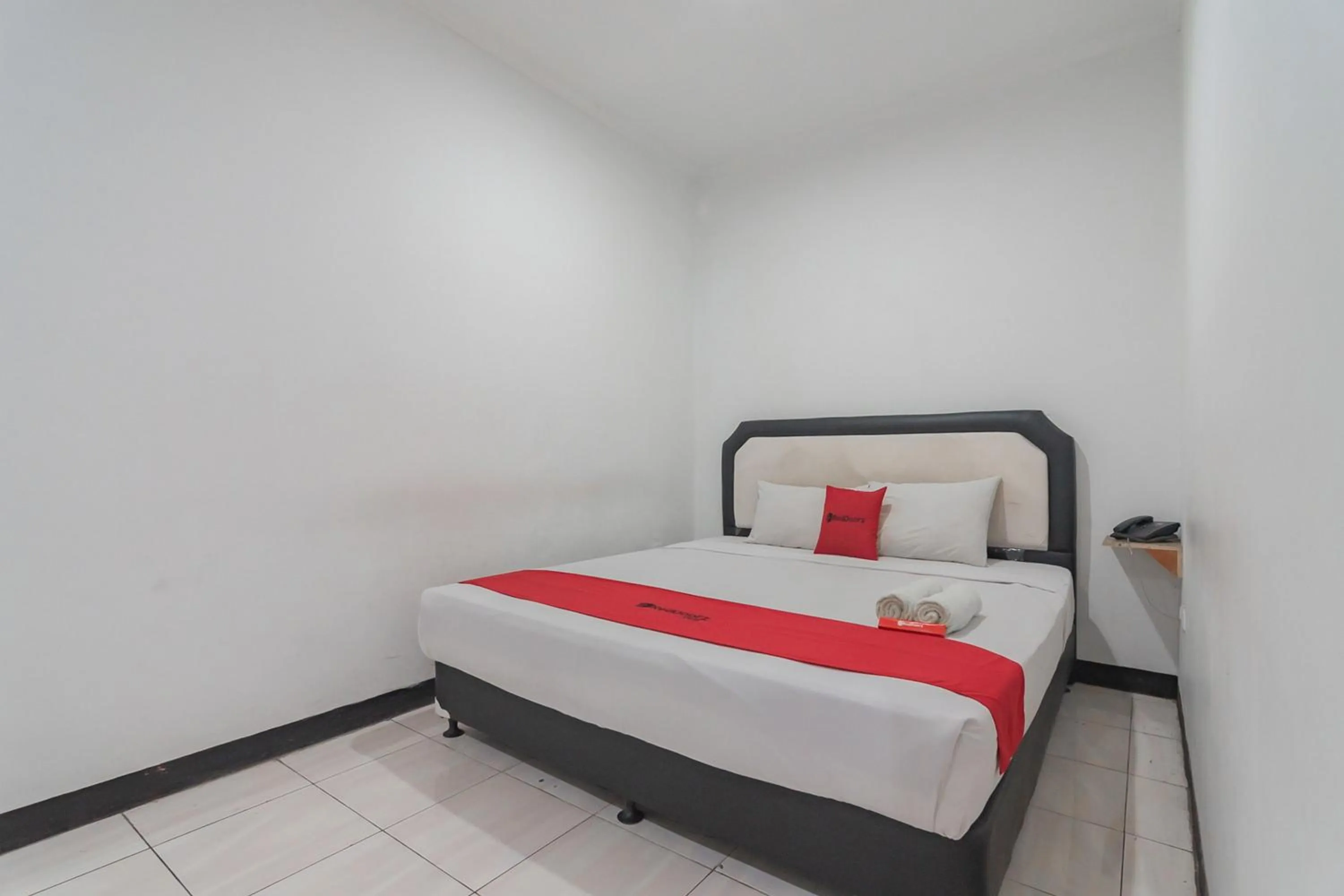Bed in RedDoorz near Sukabumi Station 2