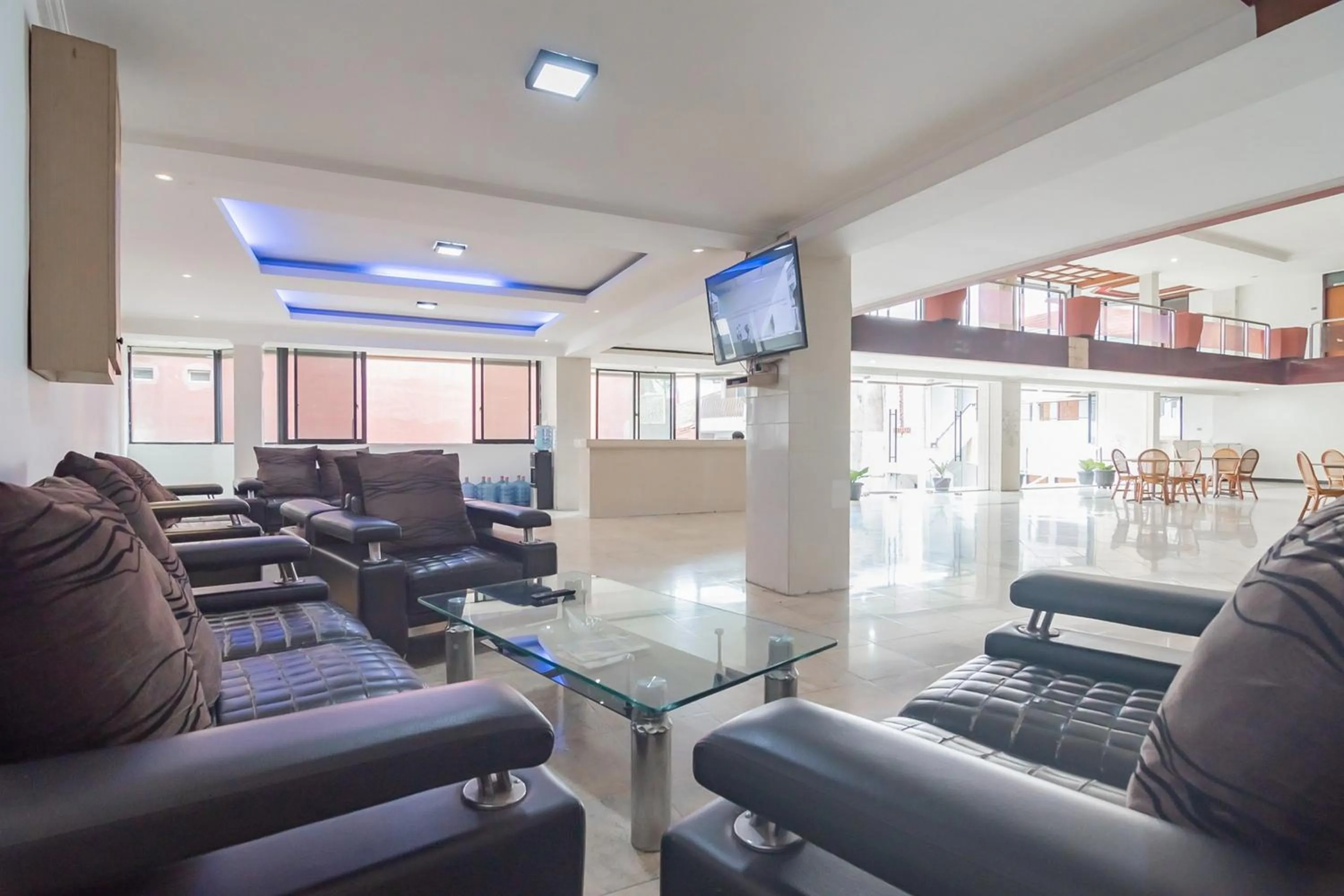 Living room in RedDoorz near Sukabumi Station 2