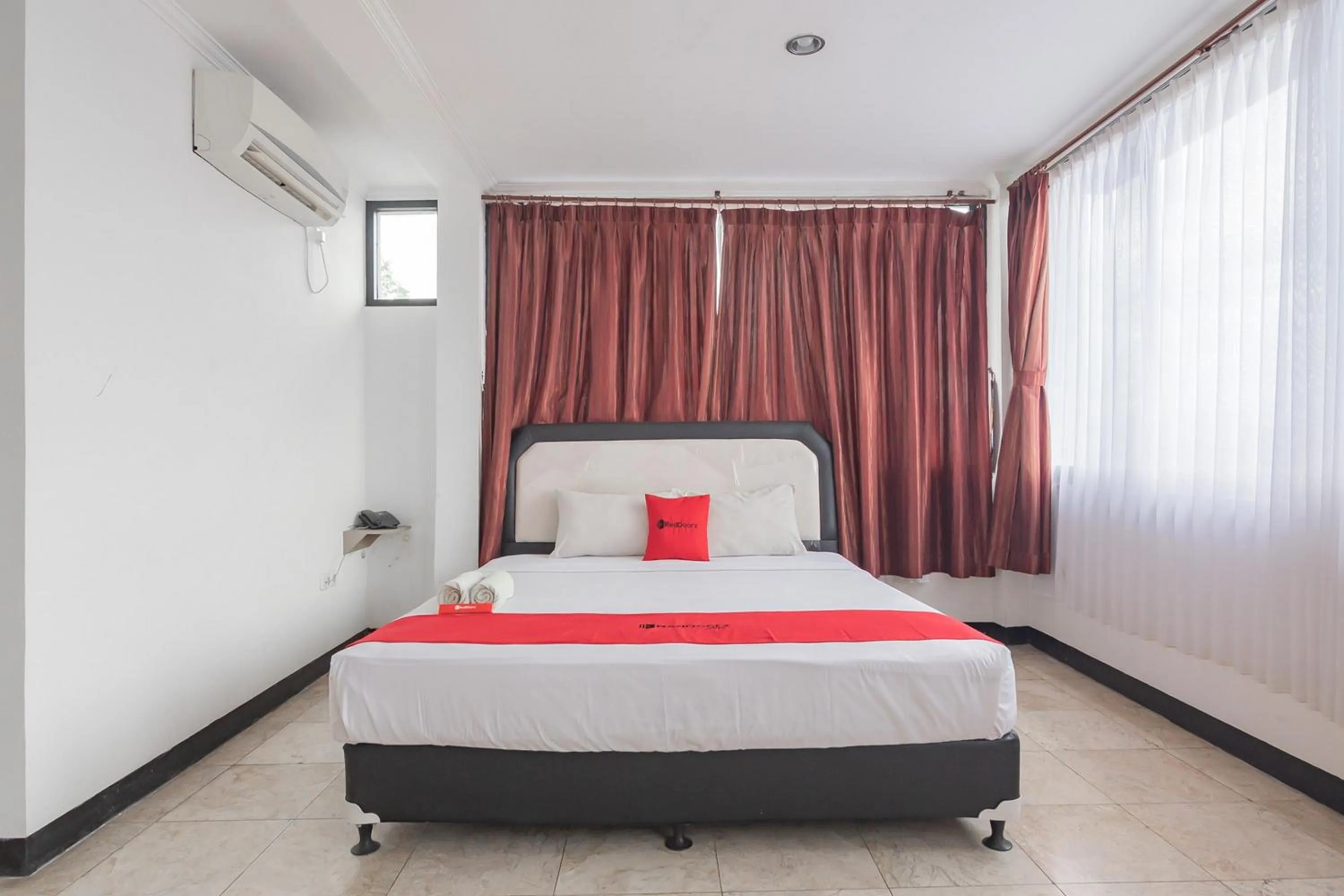 Bed in RedDoorz near Sukabumi Station 2