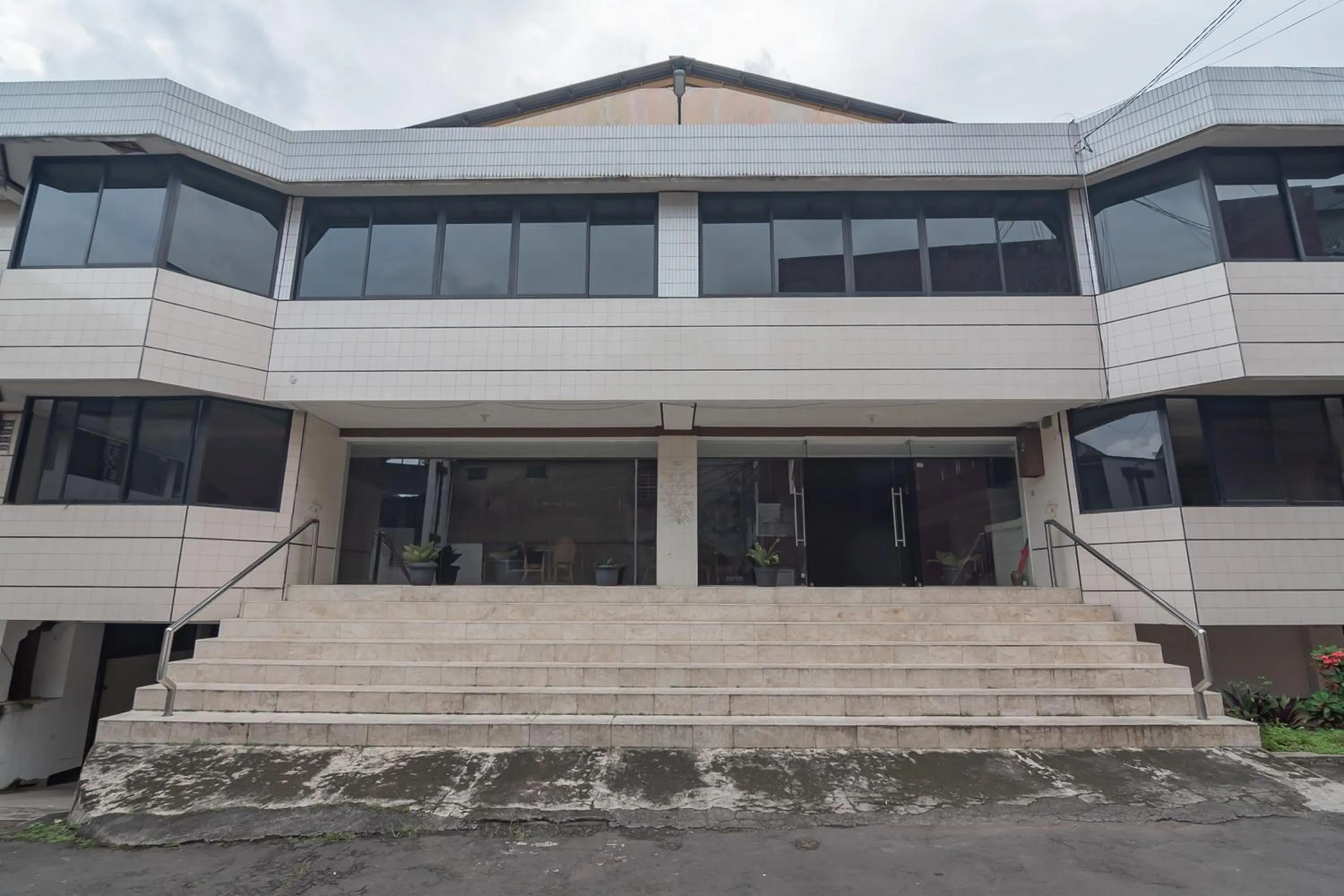 Property building in RedDoorz near Sukabumi Station 2