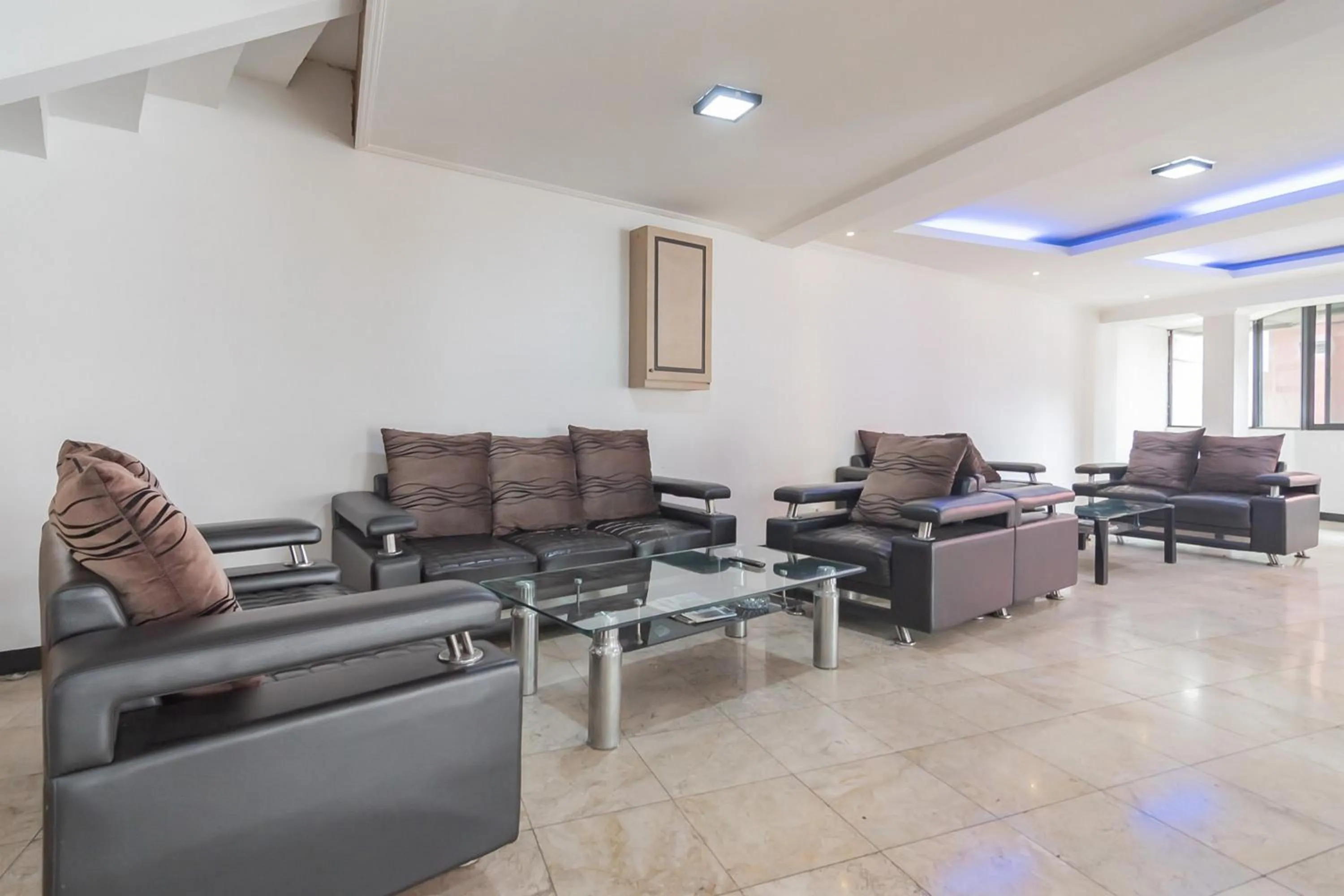 Living room in RedDoorz near Sukabumi Station 2