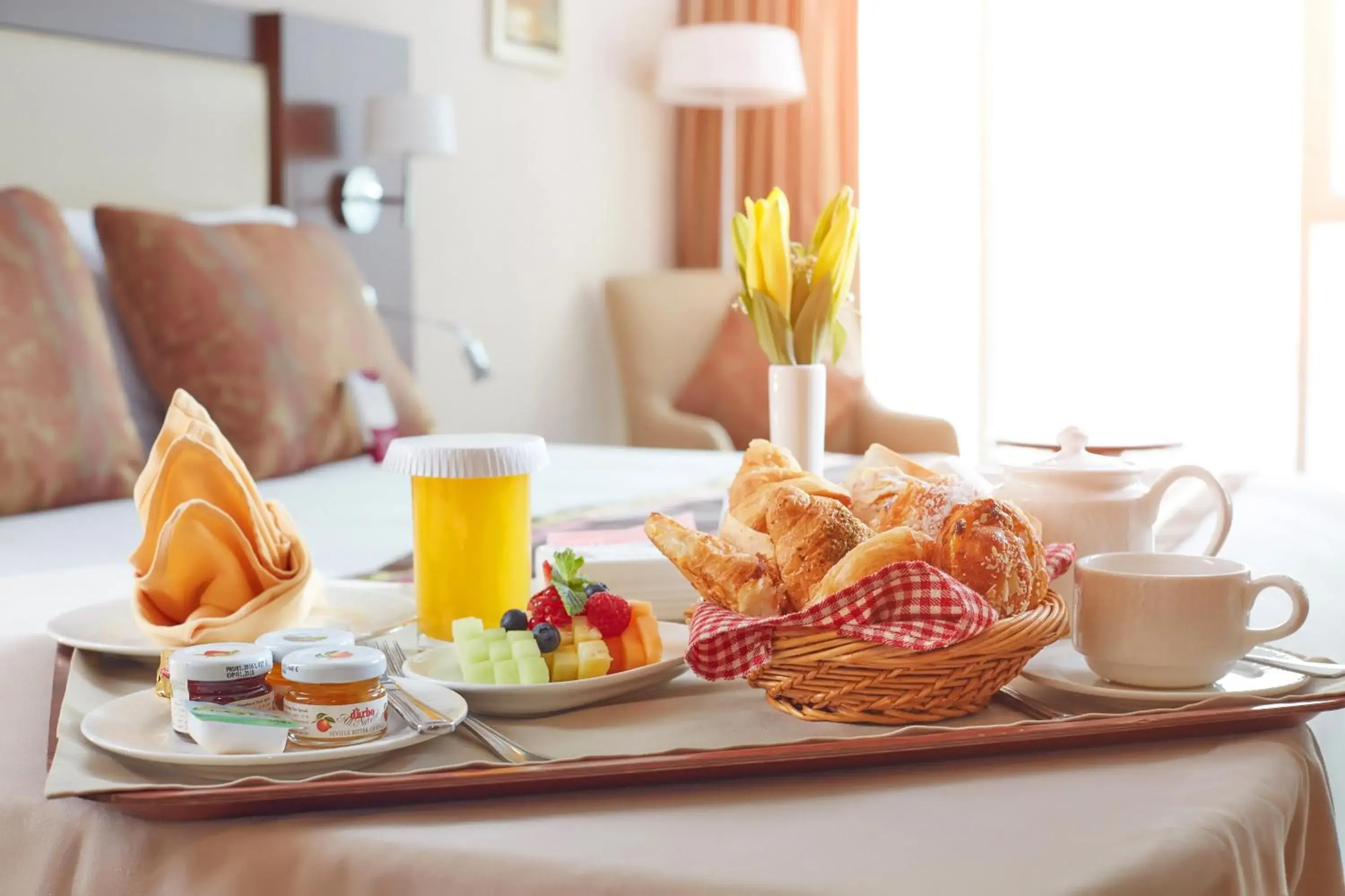 Bedroom, Bed in Millennium Plaza Downtown Suites Bedroom, Bed in Millennium Plaza Downtown Suites