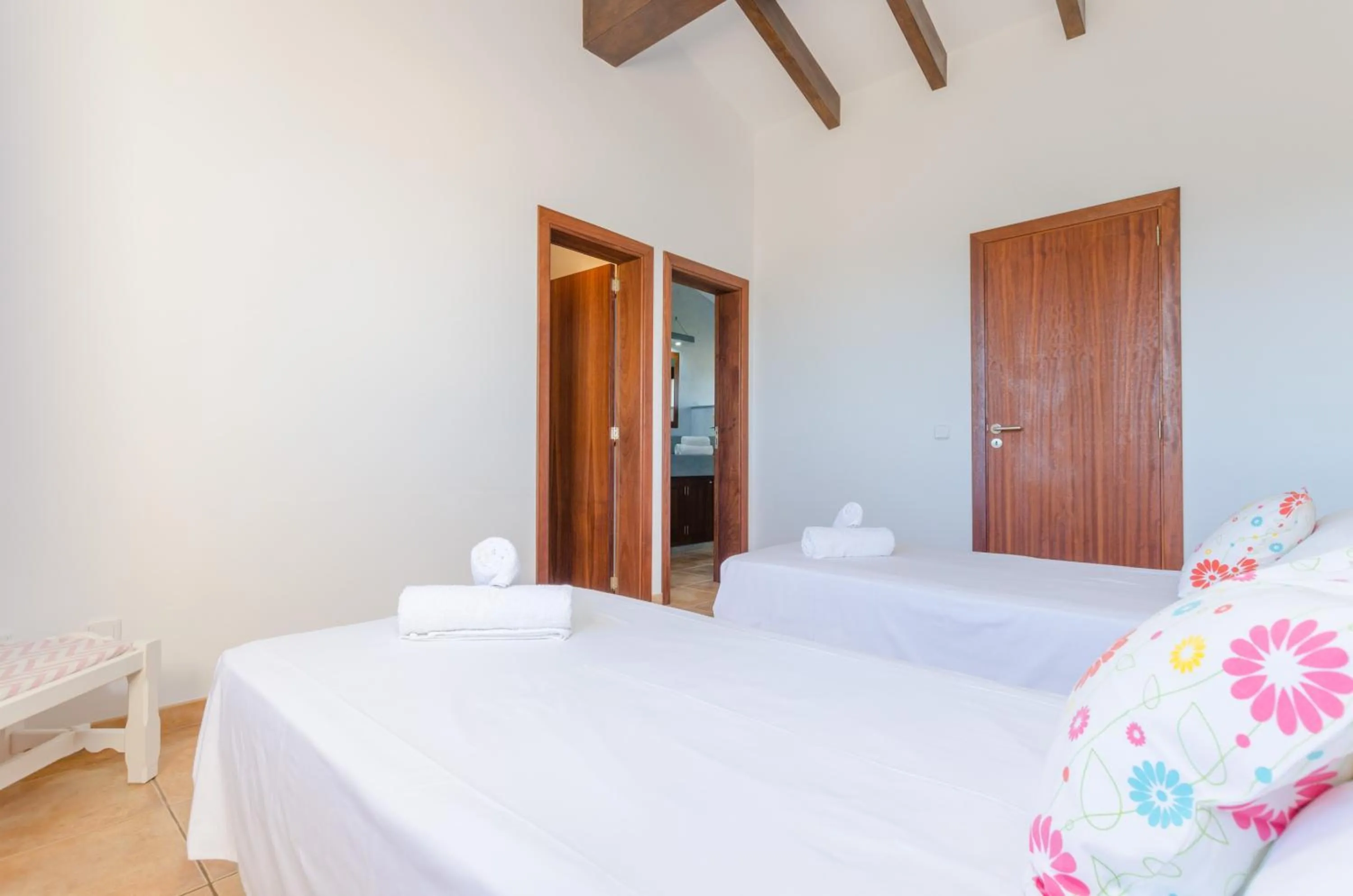 Bedroom, Bed in Na Maians