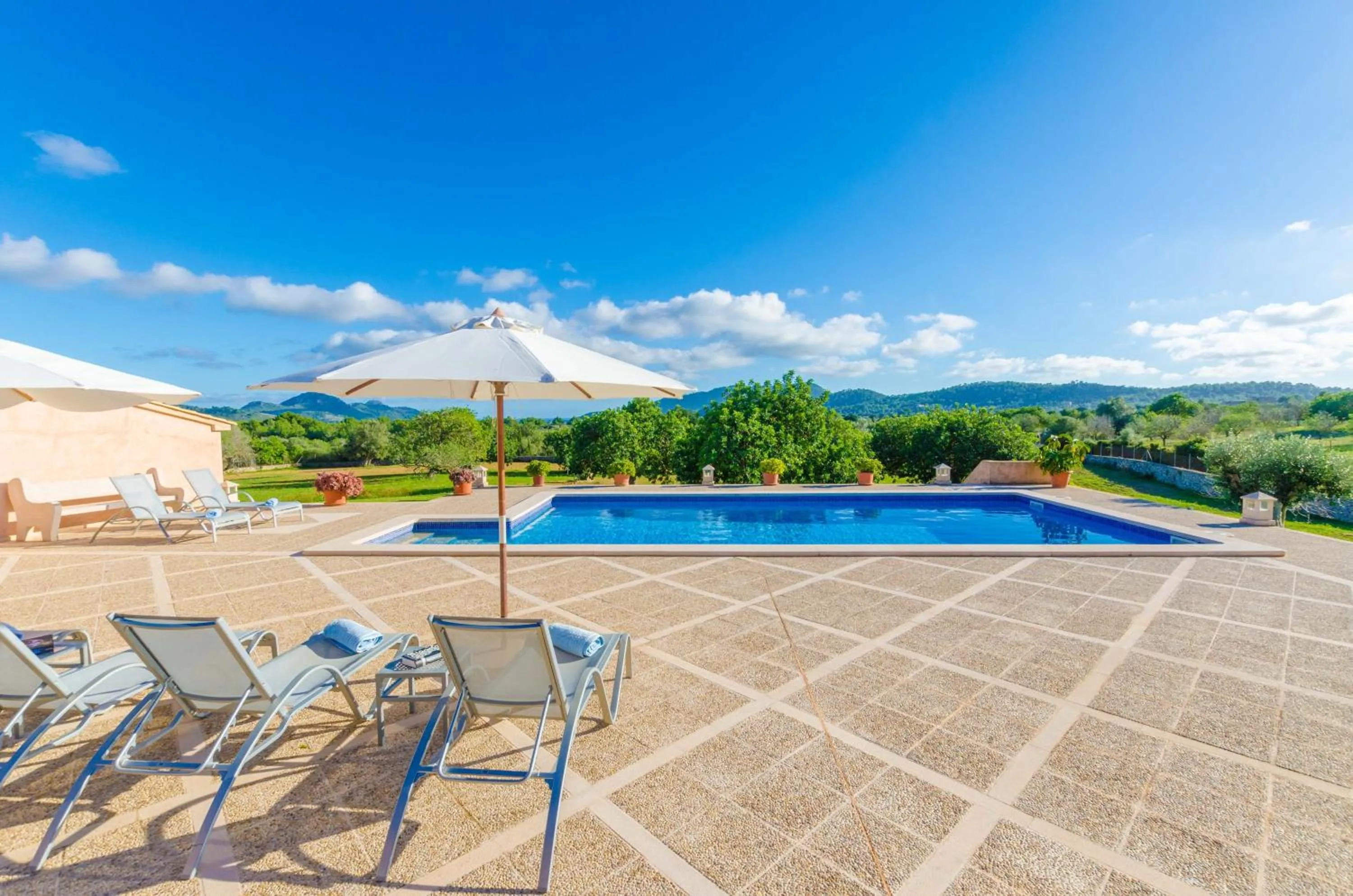 Swimming pool in Na Maians