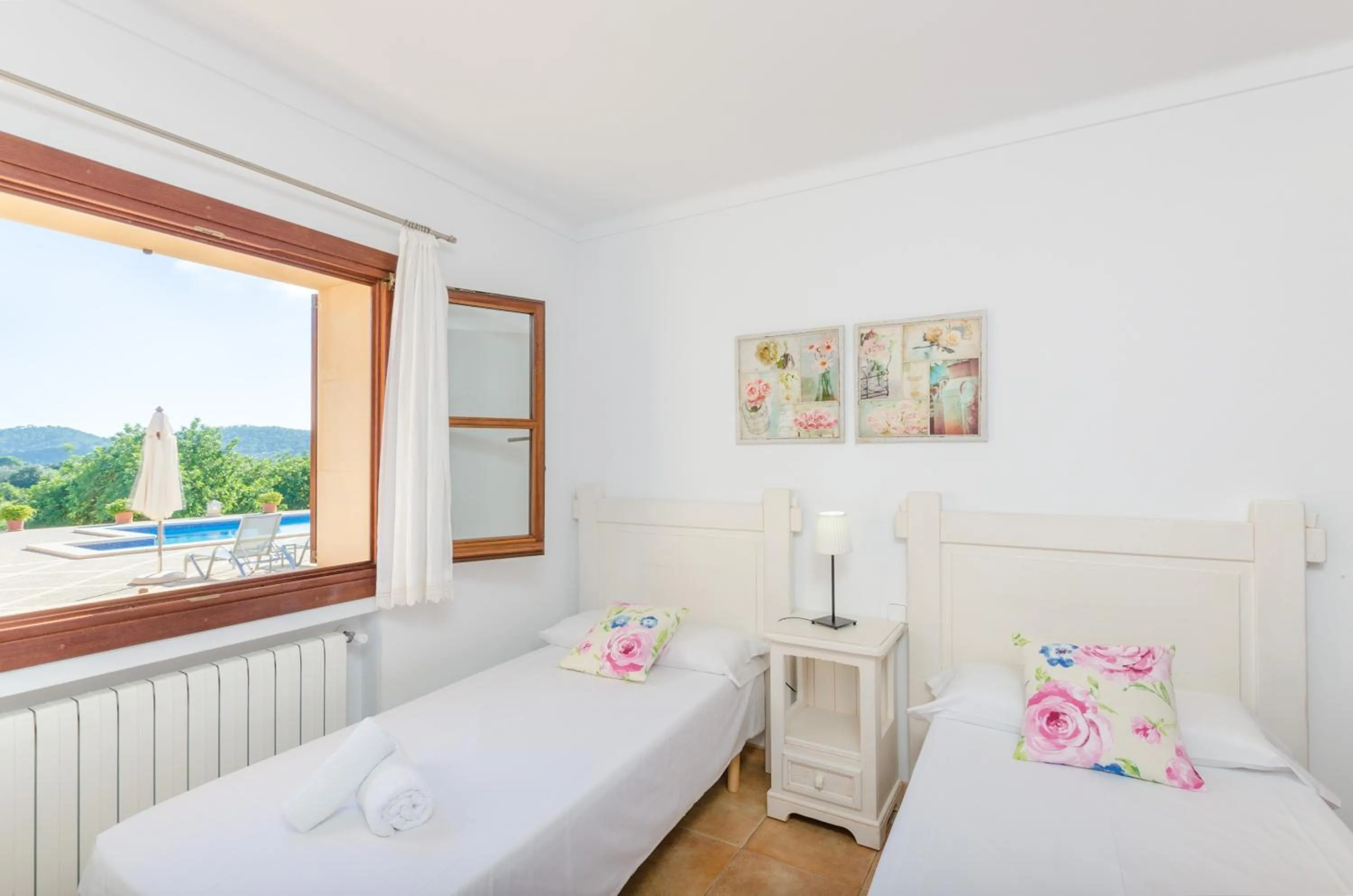 Bedroom, Bed in Na Maians