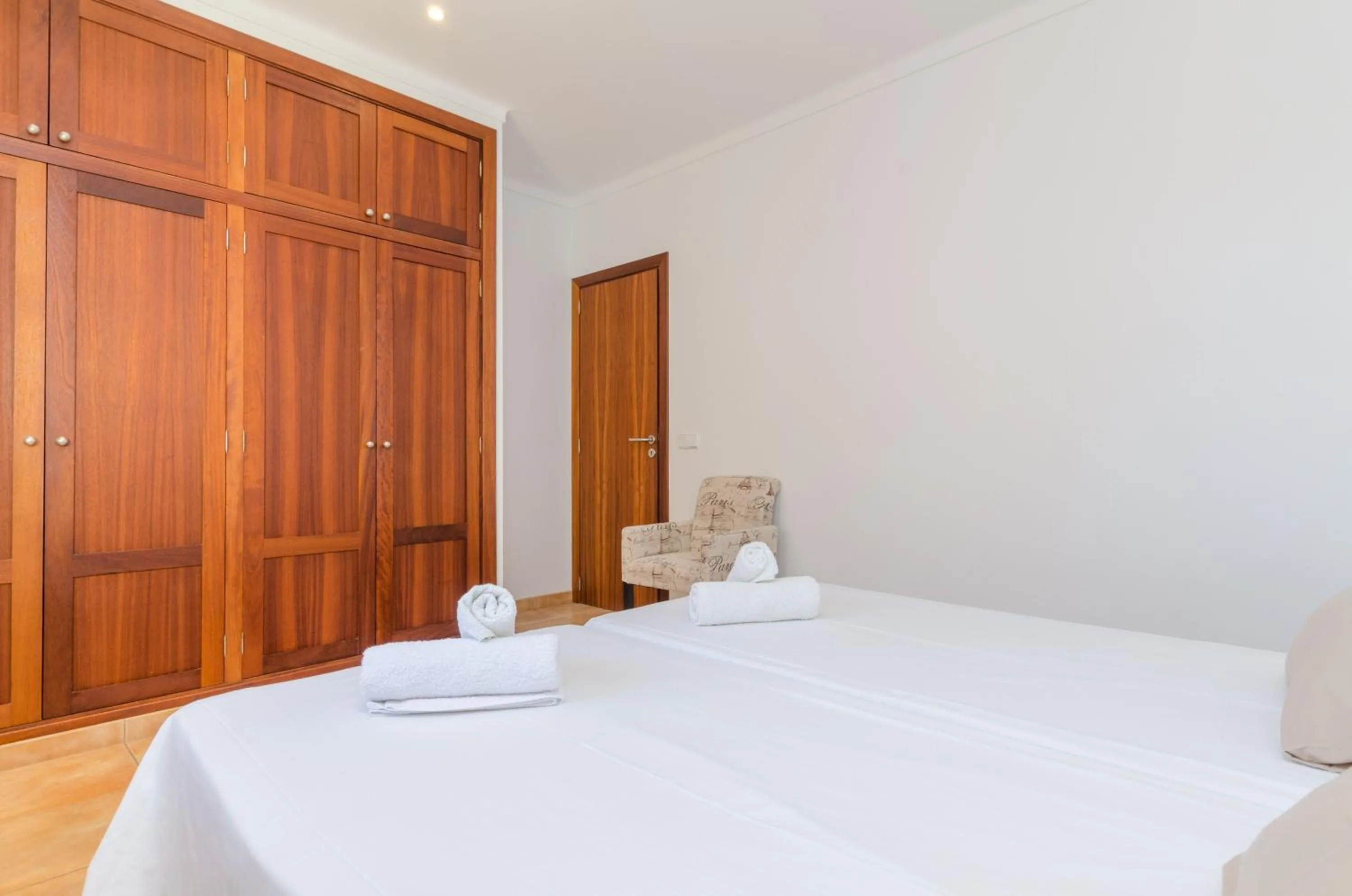 Bedroom, Bed in Na Maians