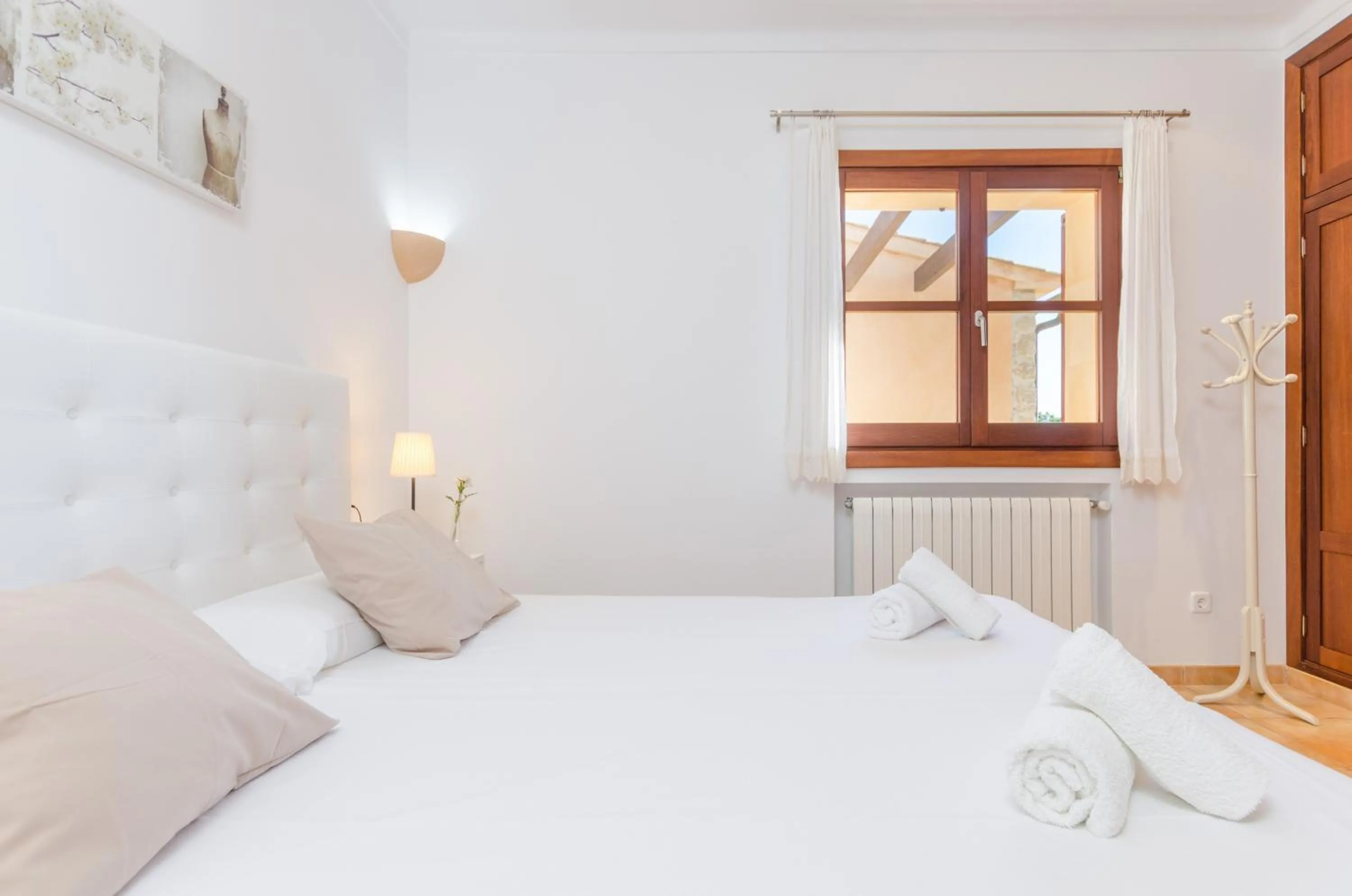 Bedroom, Bed in Na Maians