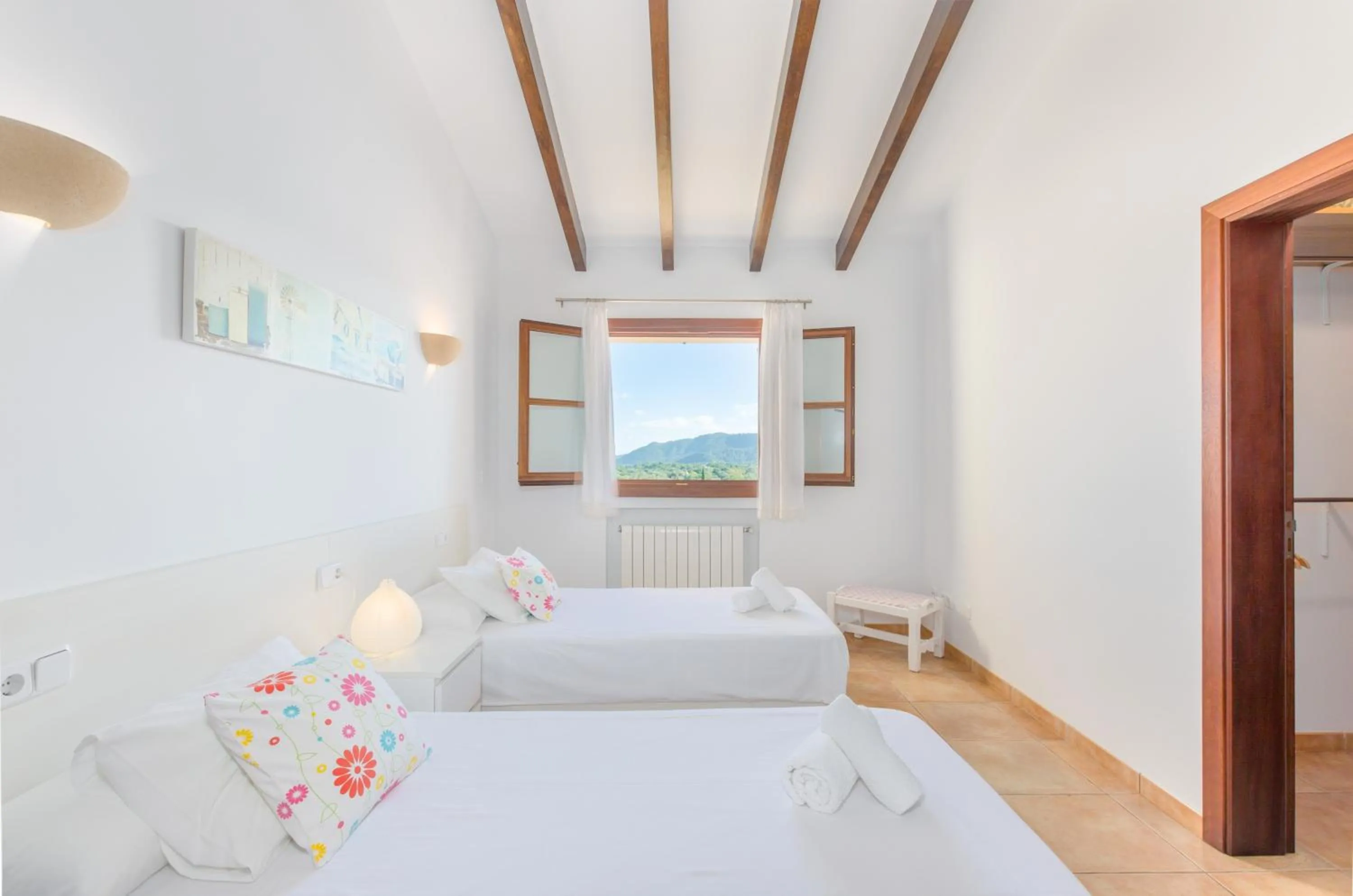 Bedroom, Bed in Na Maians