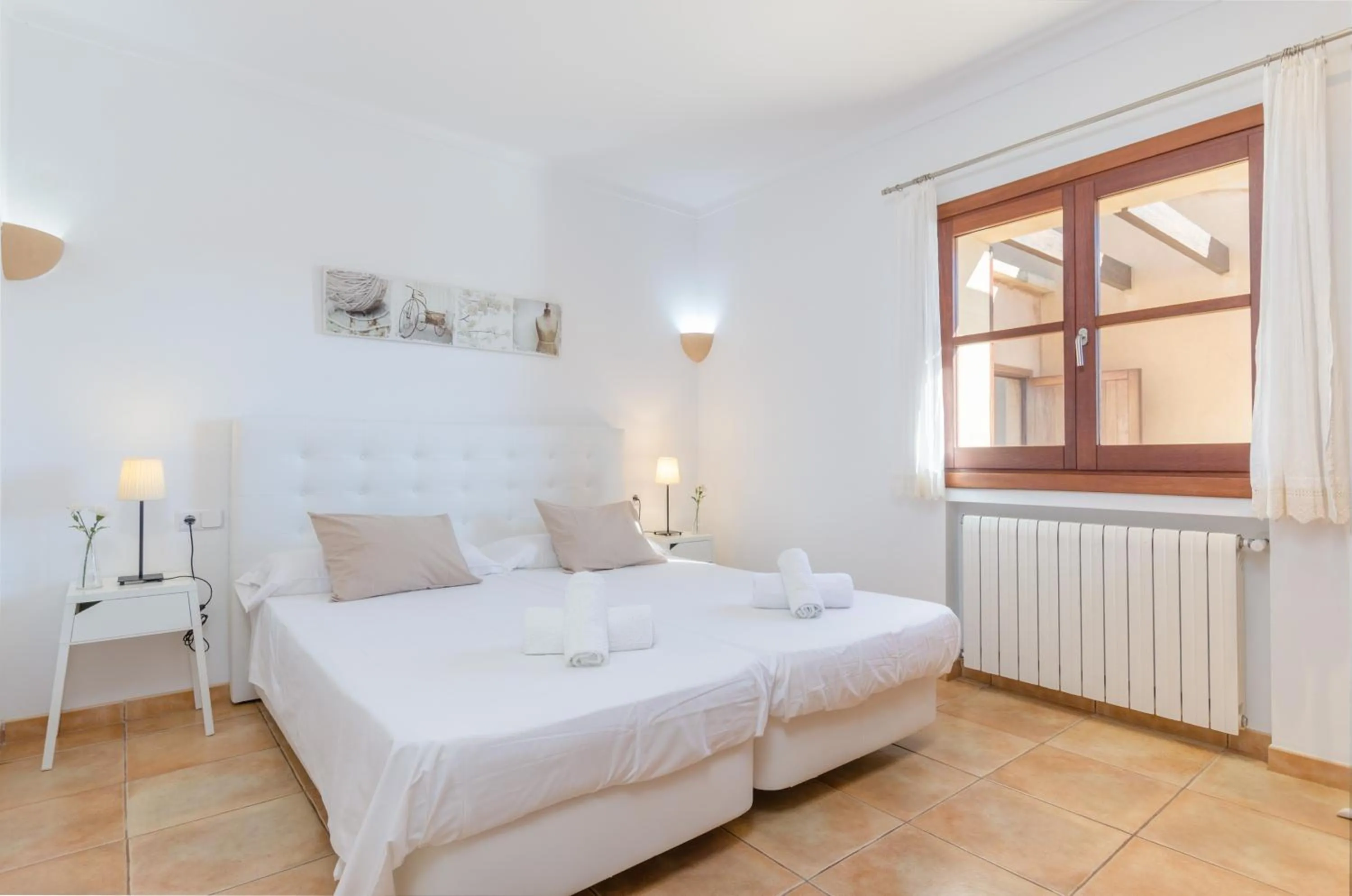 Bedroom, Bed in Na Maians