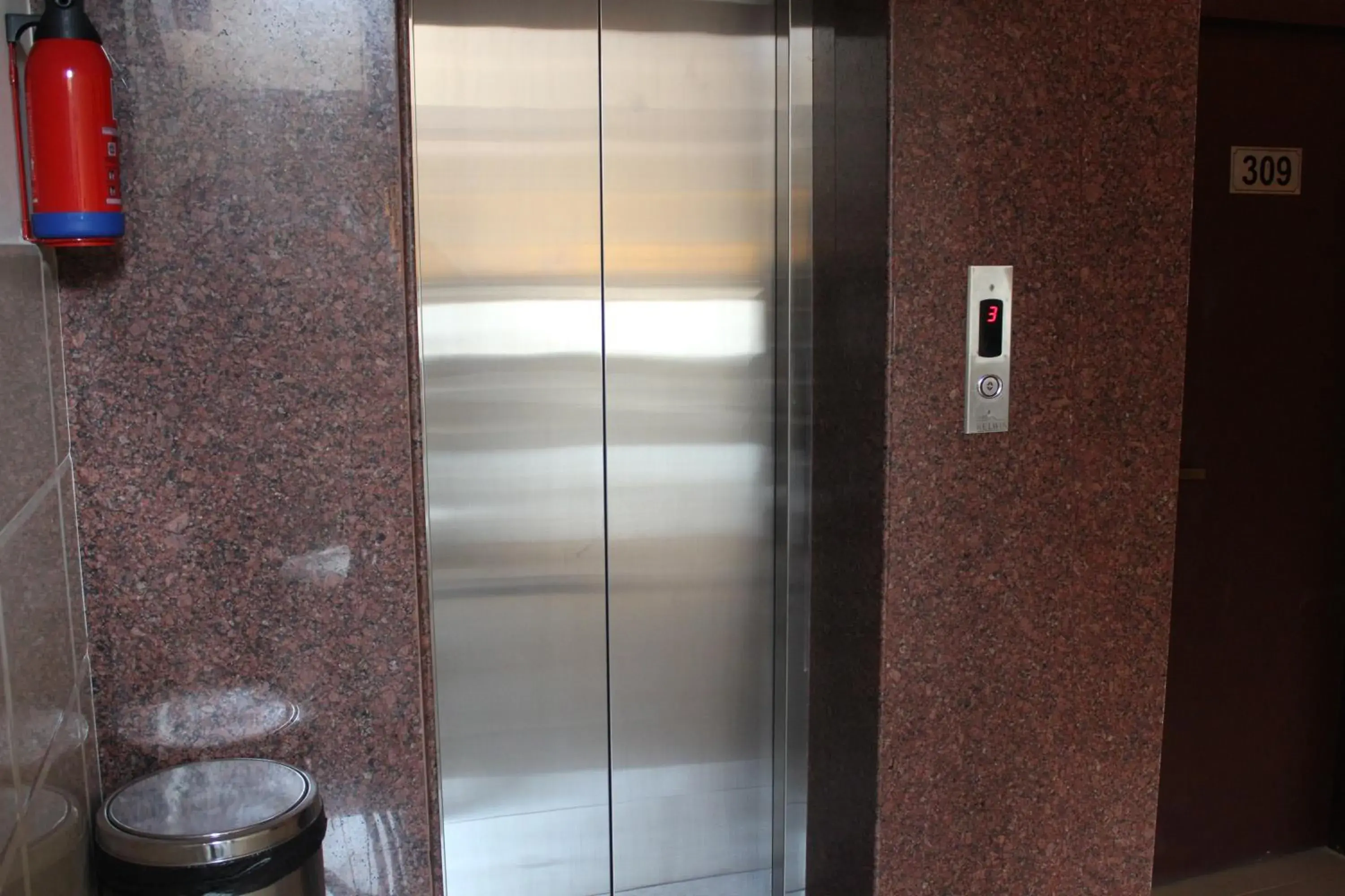 Lobby or reception in Hotel Savi Regency Lobby or reception in Hotel Savi Regency