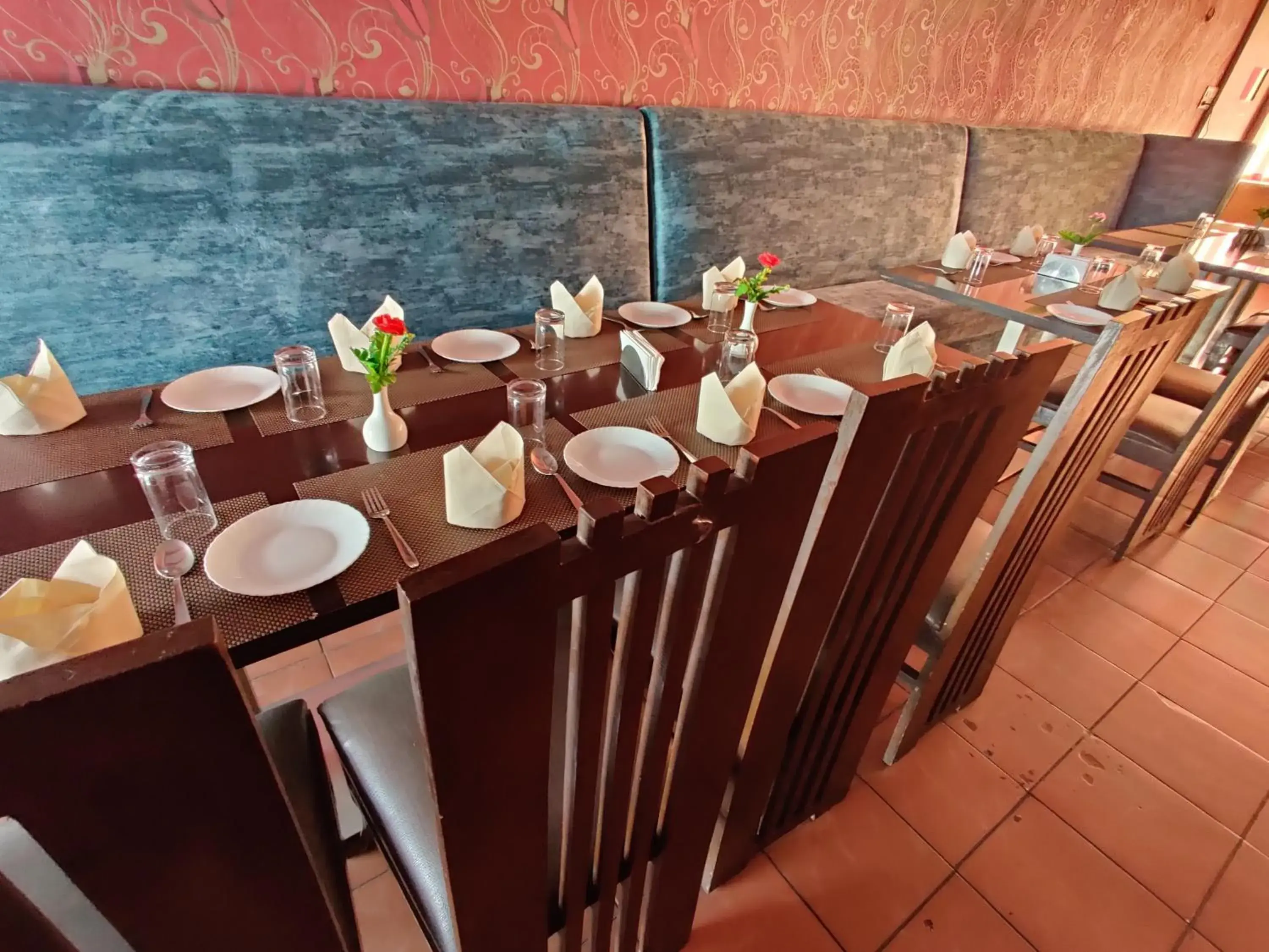 Restaurant/places to eat in Hotel Savi Regency Restaurant/places to eat in Hotel Savi Regency