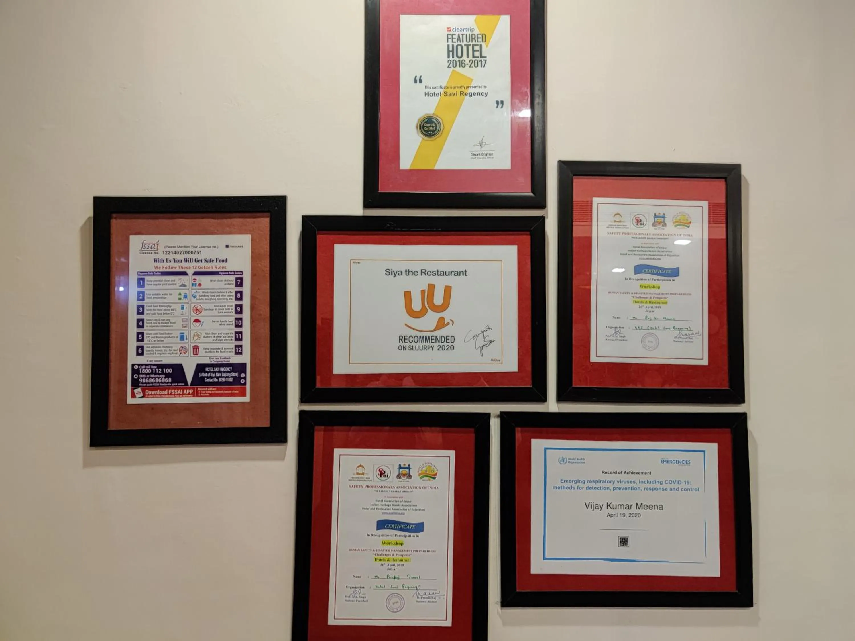 Restaurant/places to eat in Hotel Savi Regency