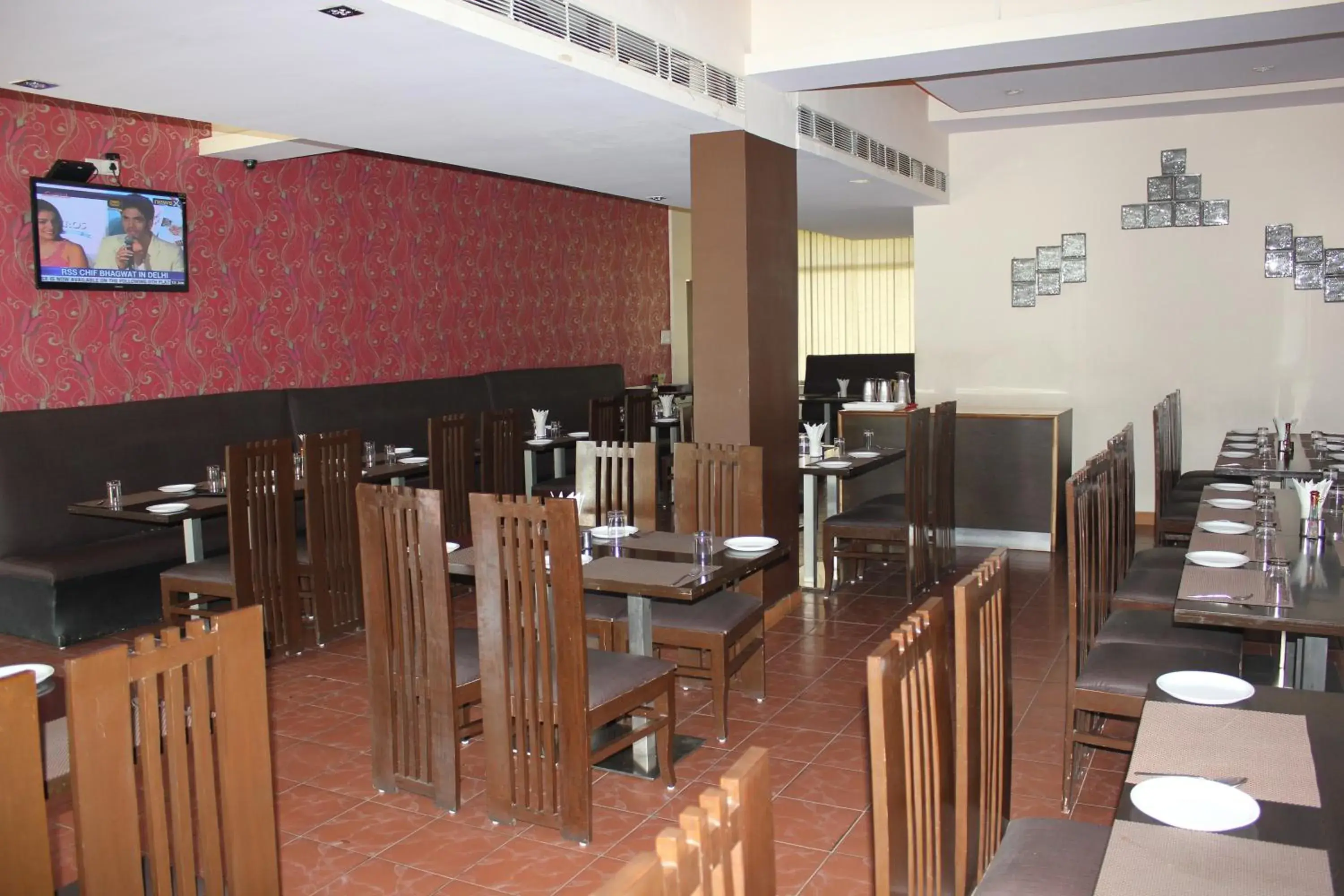 Restaurant/places to eat in Hotel Savi Regency Restaurant/places to eat in Hotel Savi Regency