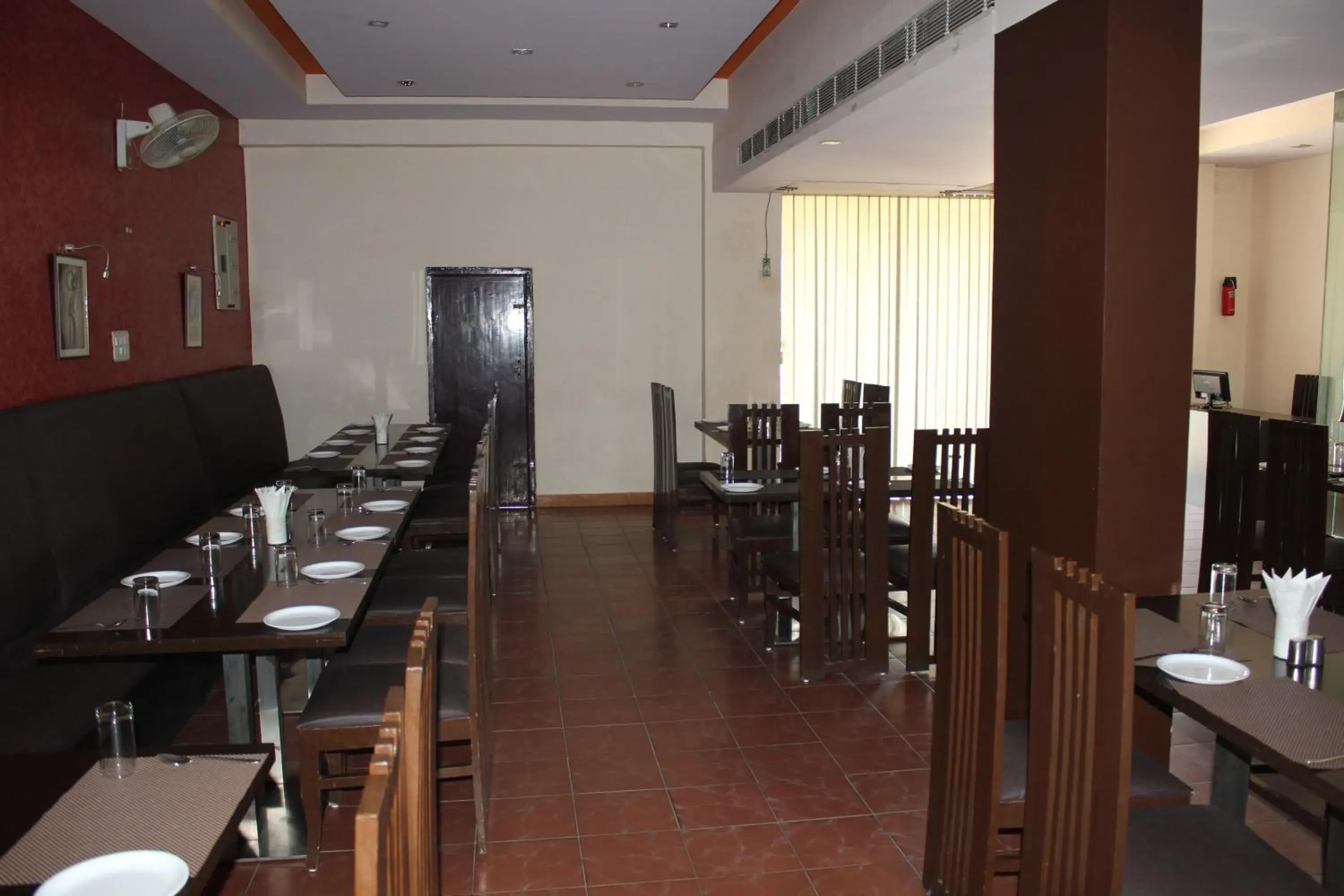 Restaurant/places to eat in Hotel Savi Regency Restaurant/places to eat in Hotel Savi Regency