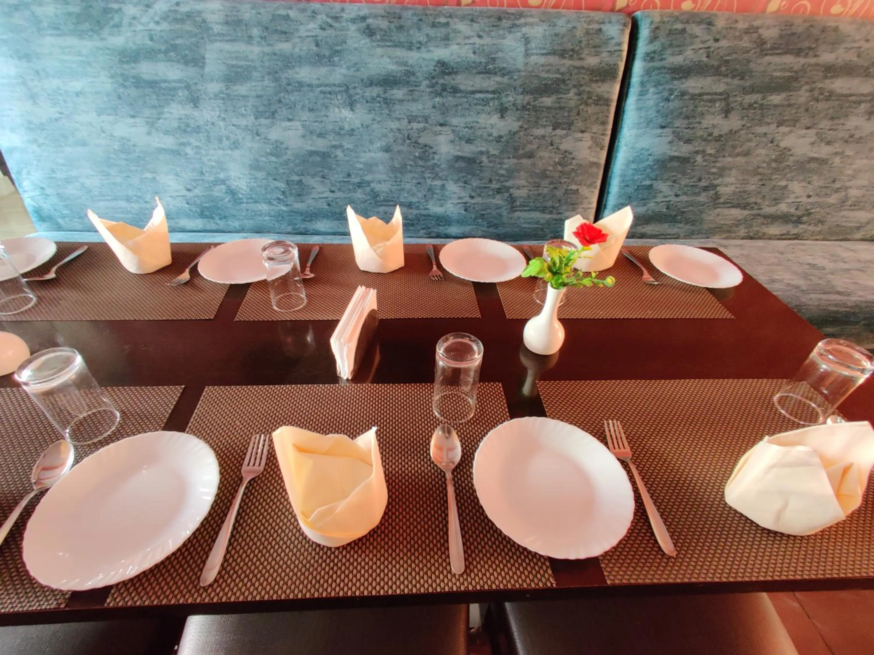 Dining area in Hotel Savi Regency