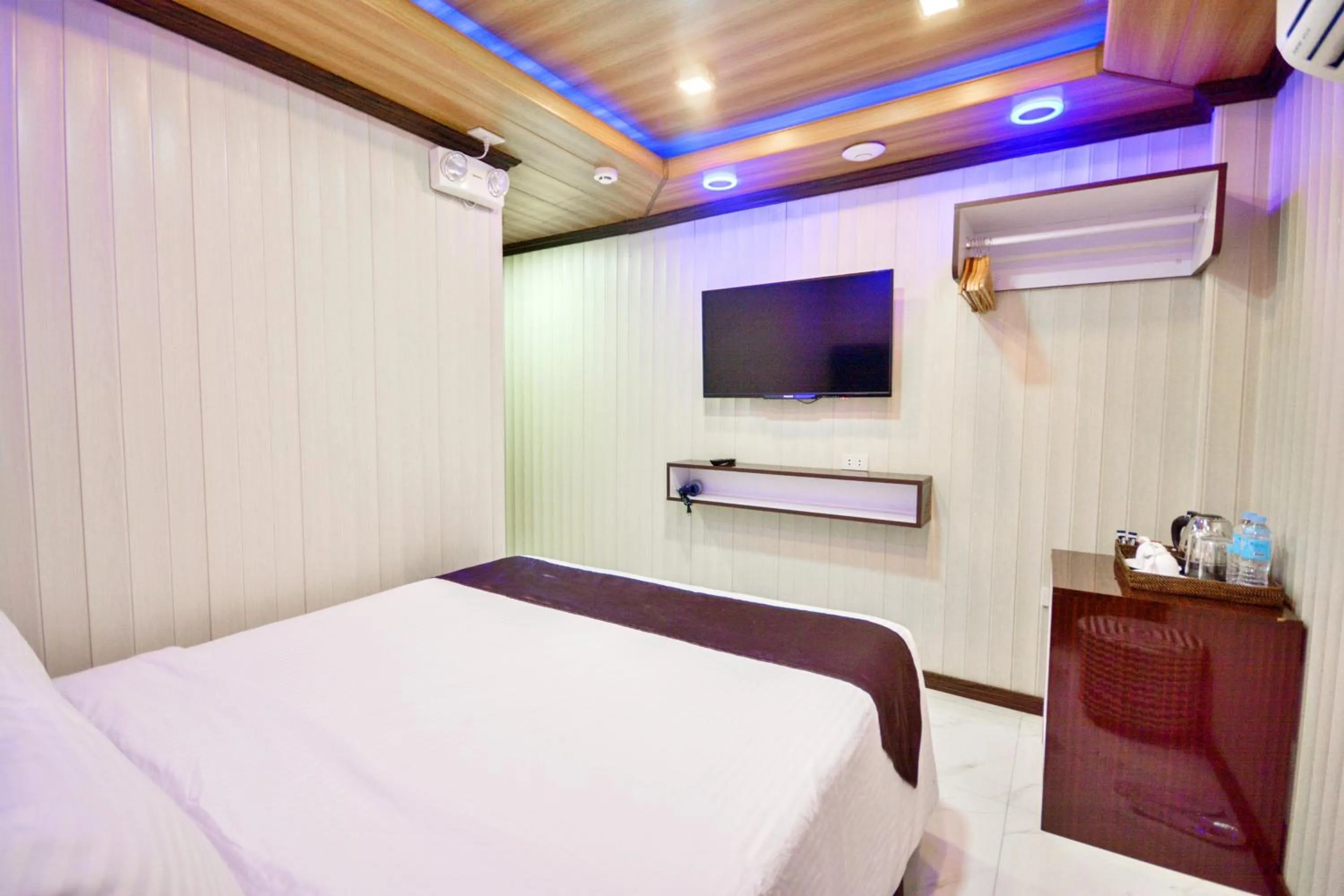 Bed in Diamond Water Edge Resort