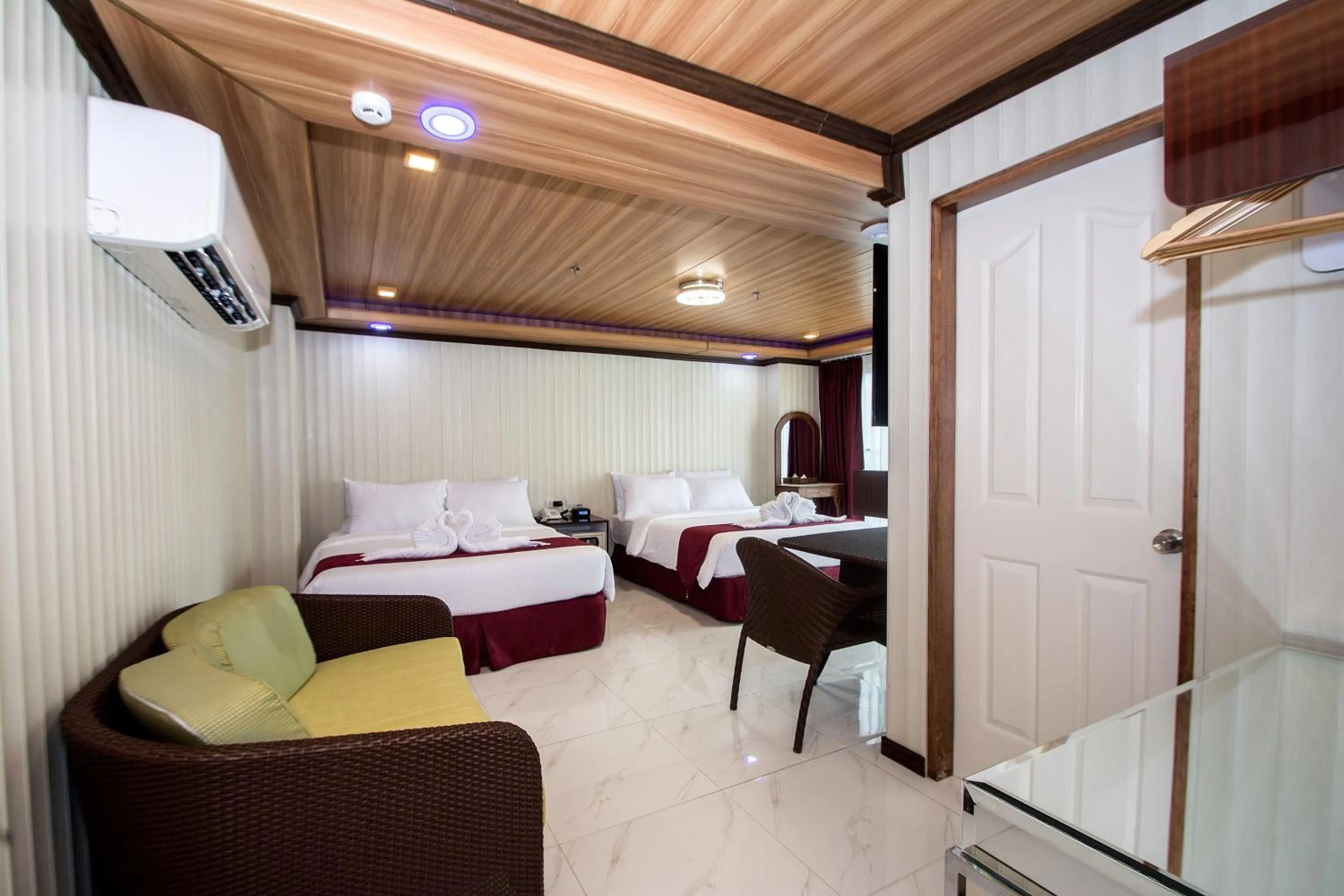 Living room, Bed in Diamond Water Edge Resort