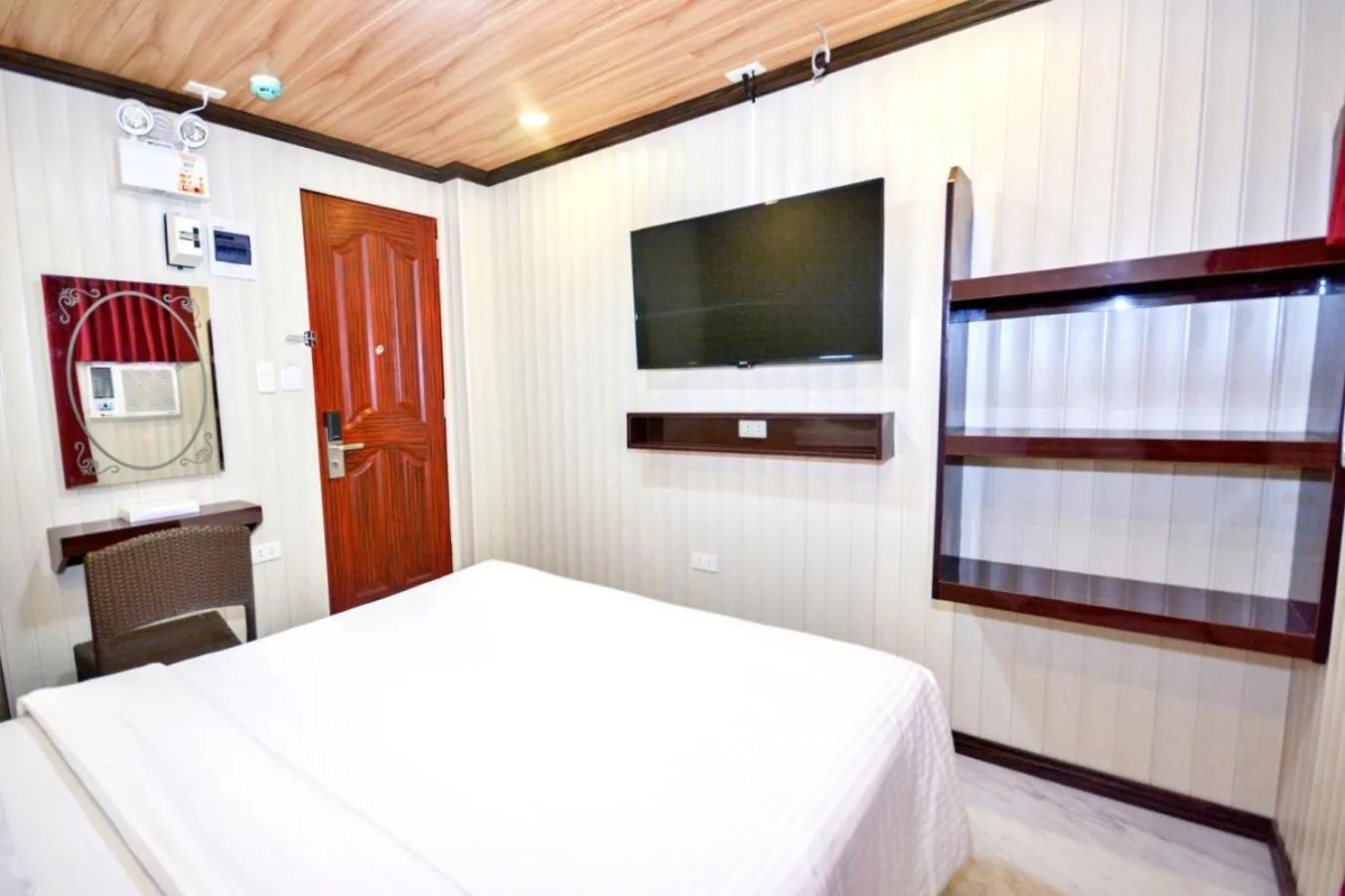 Photo of the whole room, Bed in Diamond Water Edge Resort