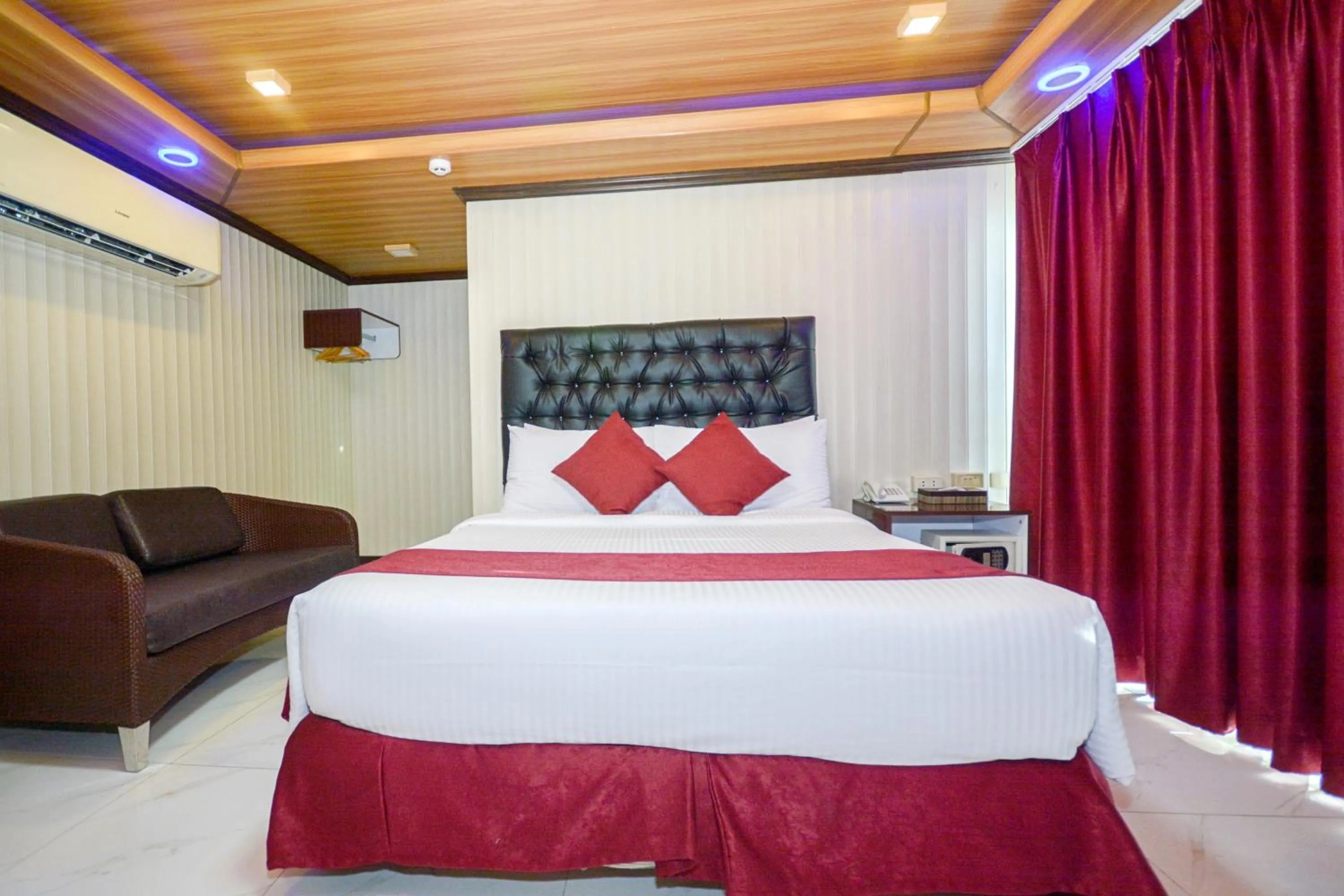 Bed in Diamond Water Edge Resort