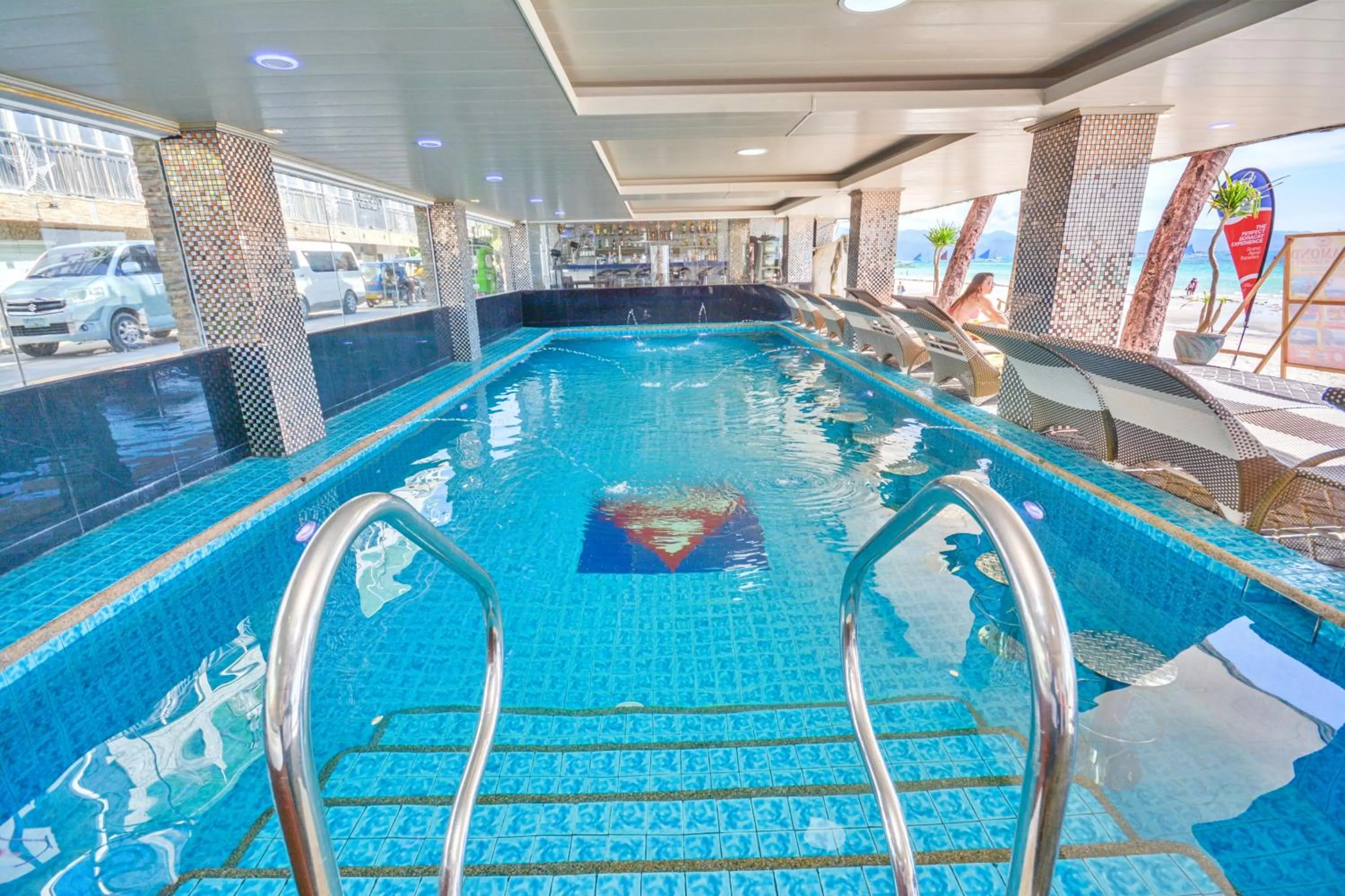 Swimming pool in Diamond Water Edge Resort