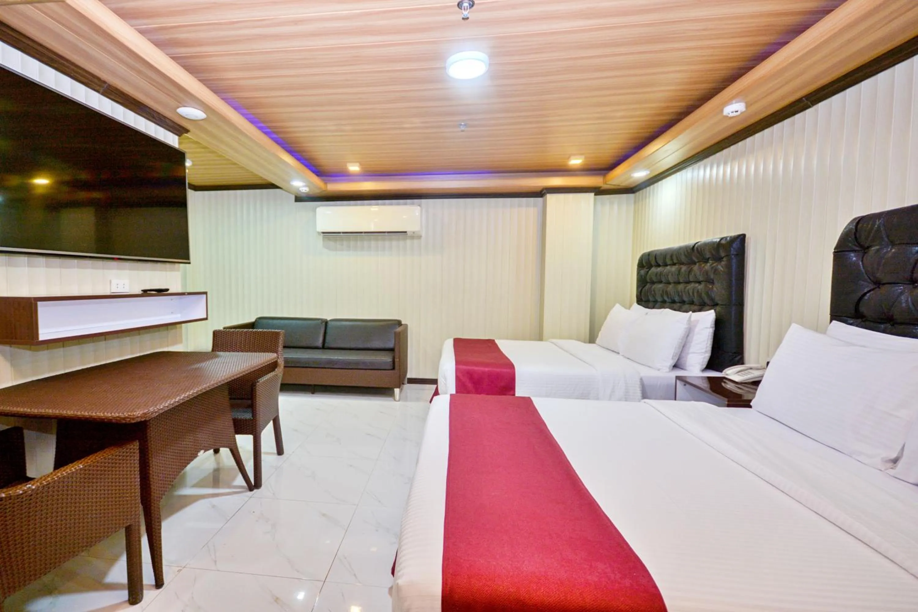 Bedroom, Bed in Diamond Water Edge Resort