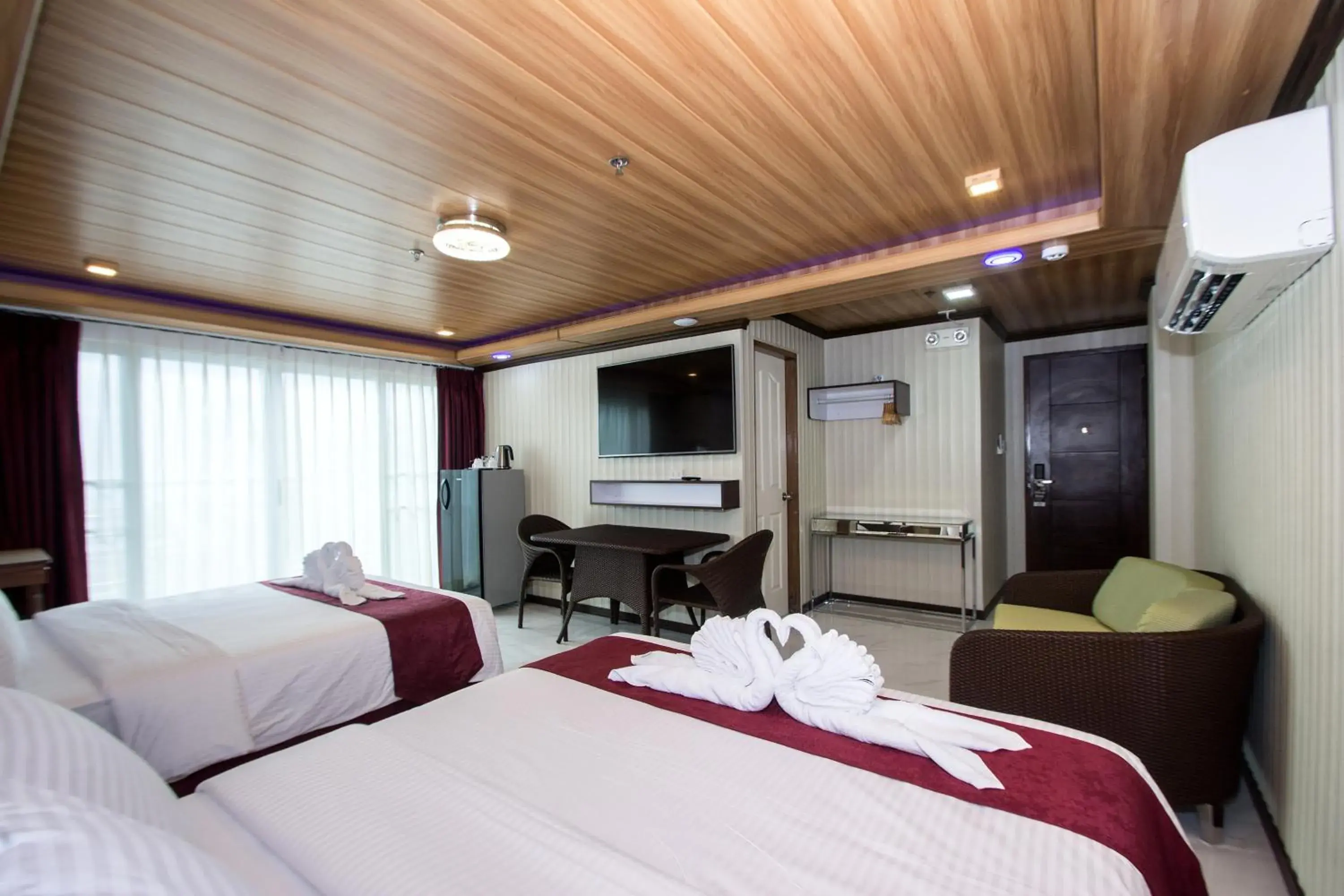 Bedroom, Bed in Diamond Water Edge Resort Bedroom, Bed in Diamond Water Edge Resort