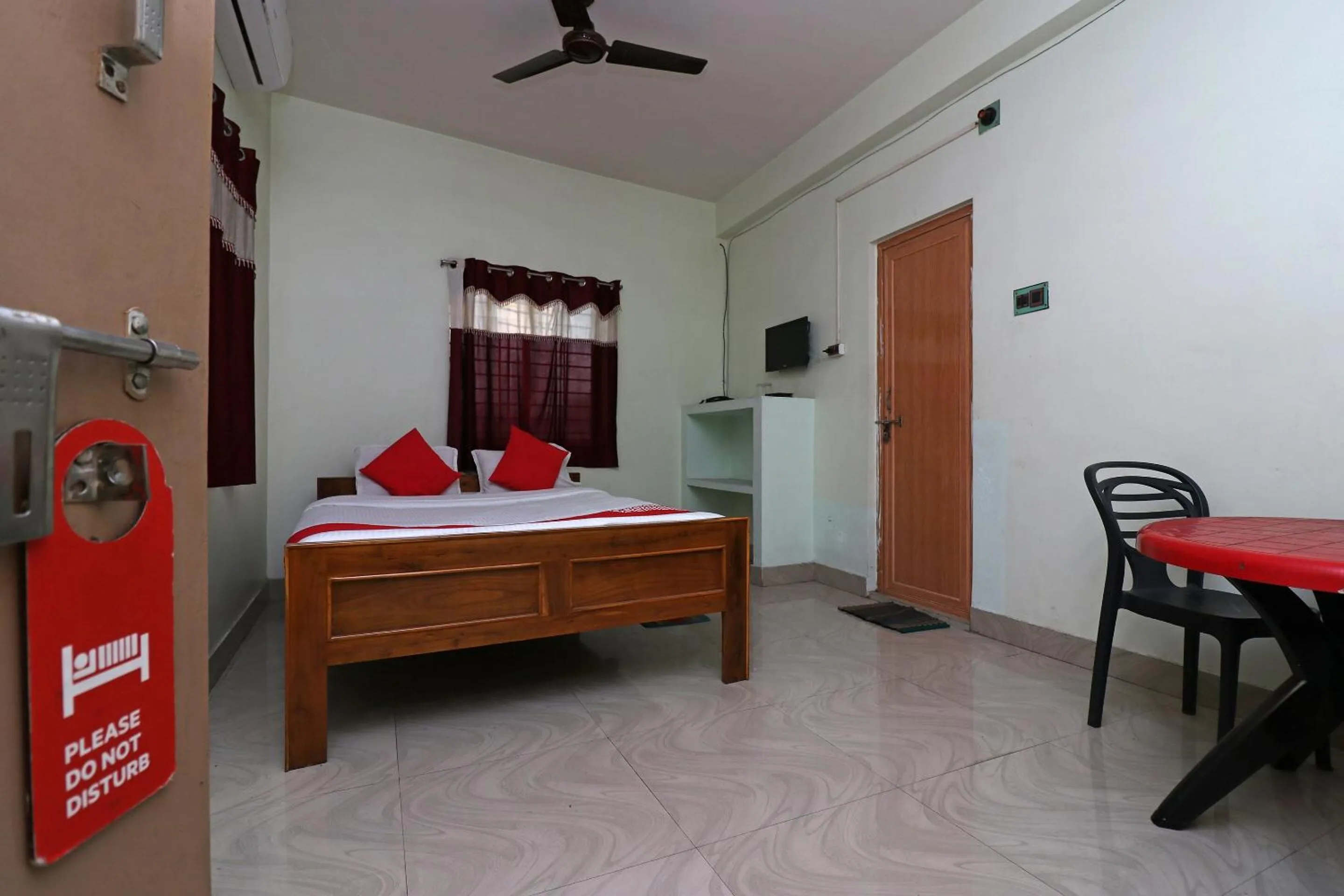 Bedroom, Bed in Super Hotel O Nandi Inn