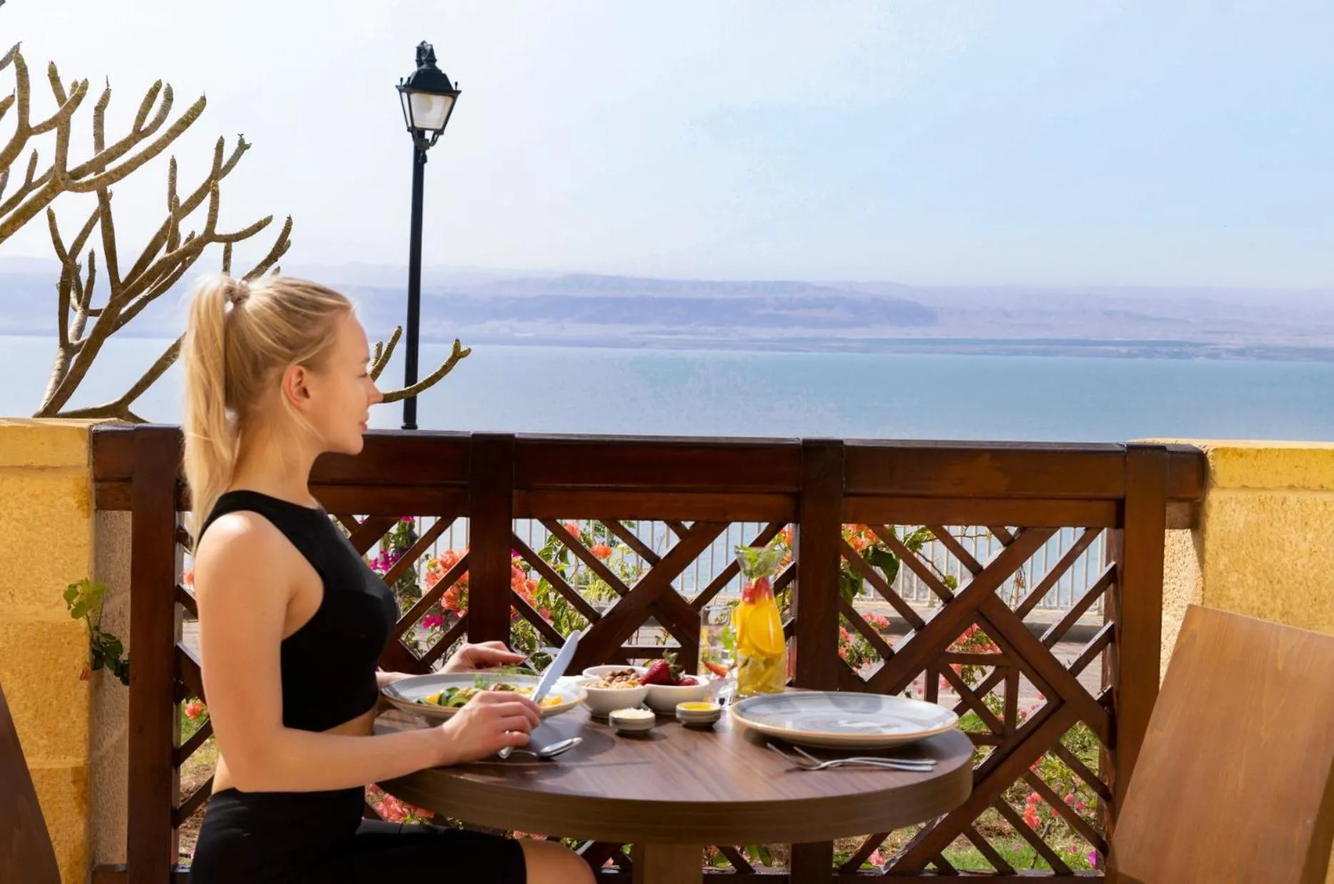 Restaurant/places to eat in Crowne Plaza Jordan Dead Sea Resort & Spa by IHG