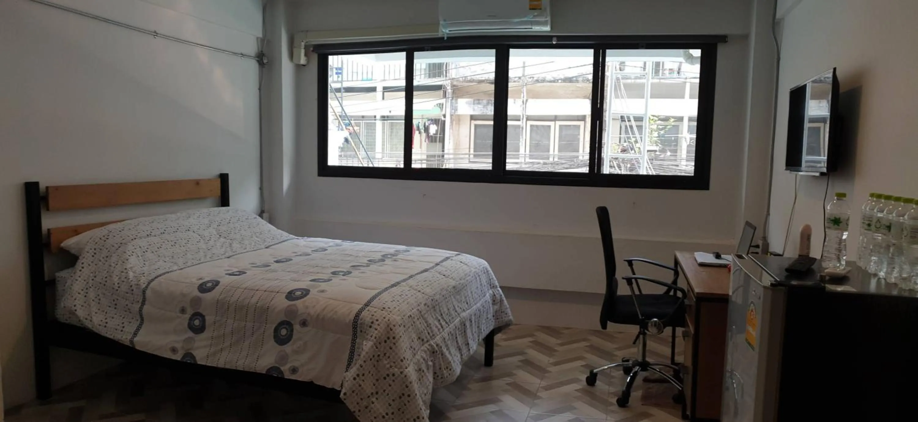 Bed in JS mansion