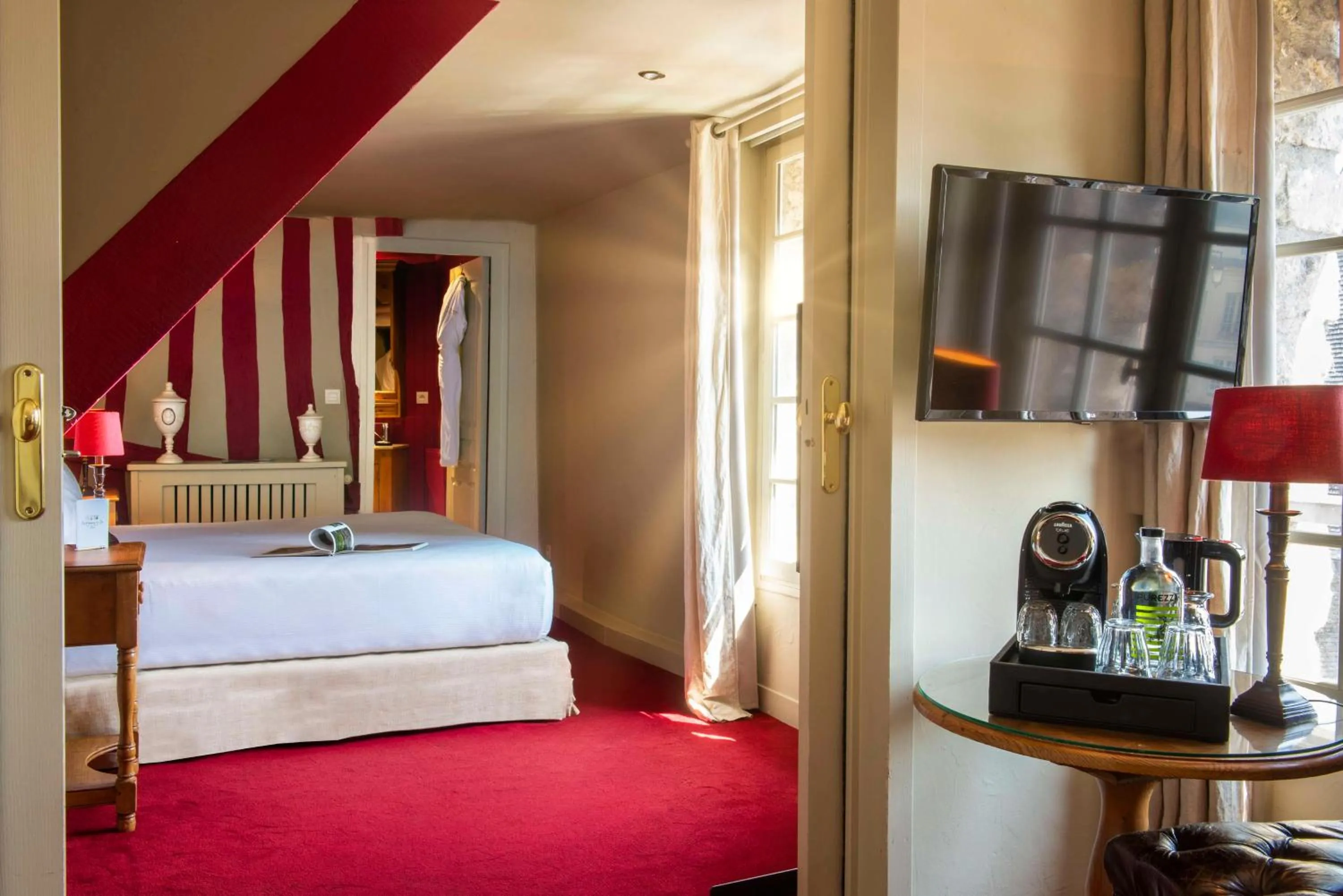 Bedroom, Bed in Les Maisons de Léa & Spa - Radisson Individuals