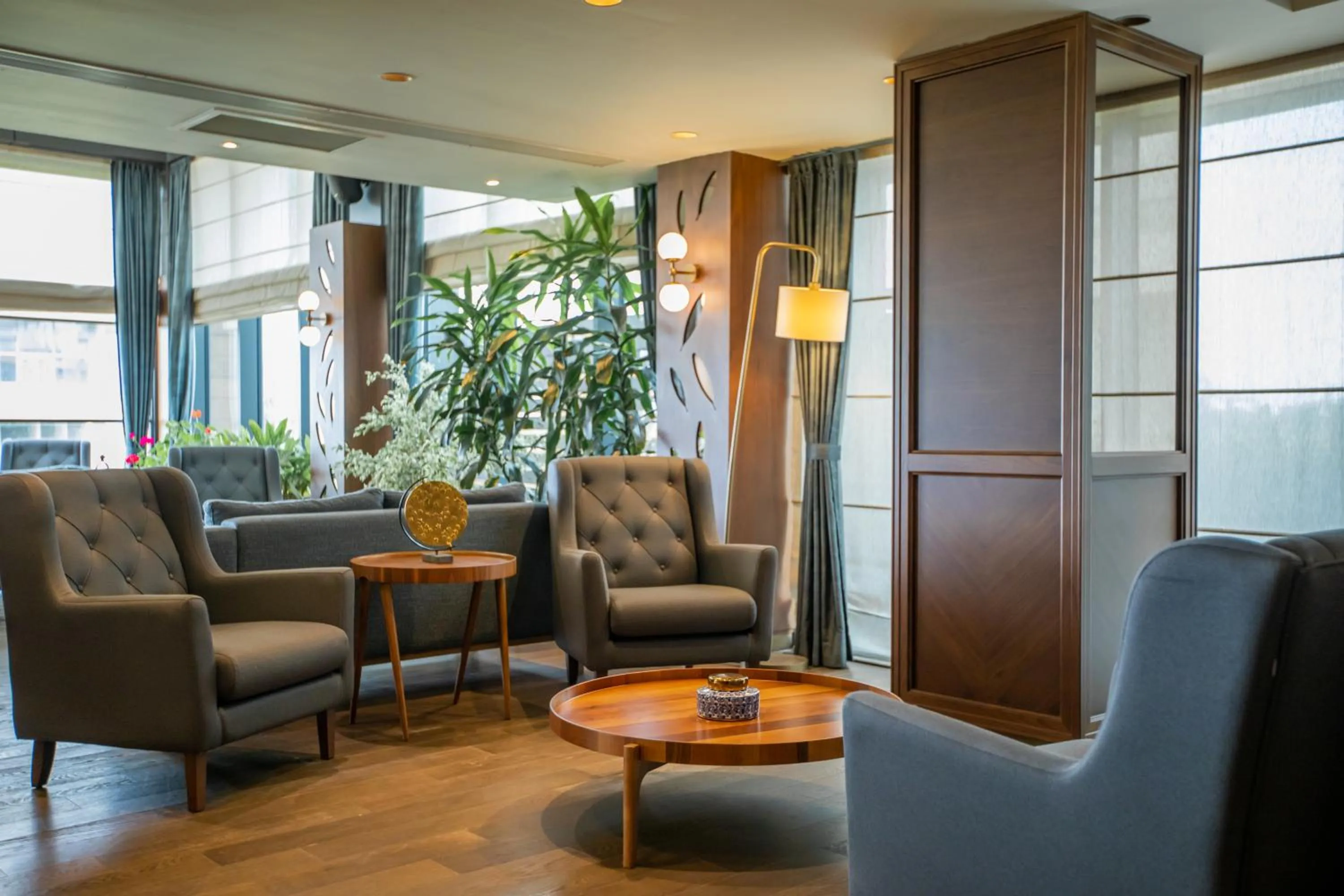 Communal lounge/ TV room in Dreamland Golf Hotel Baku