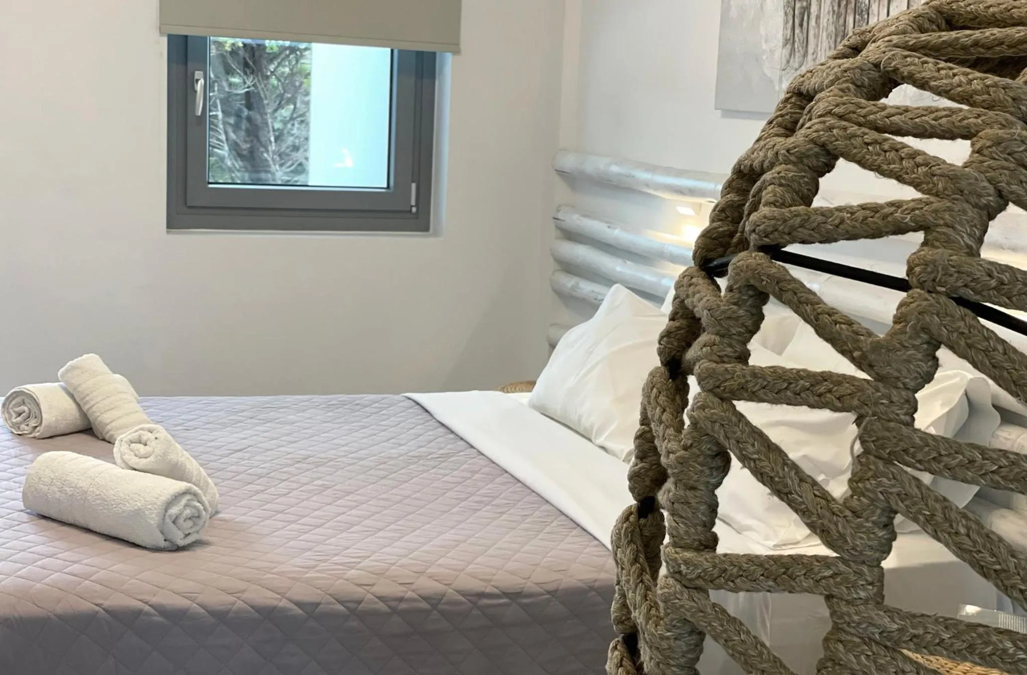 Bed in DL Santorini