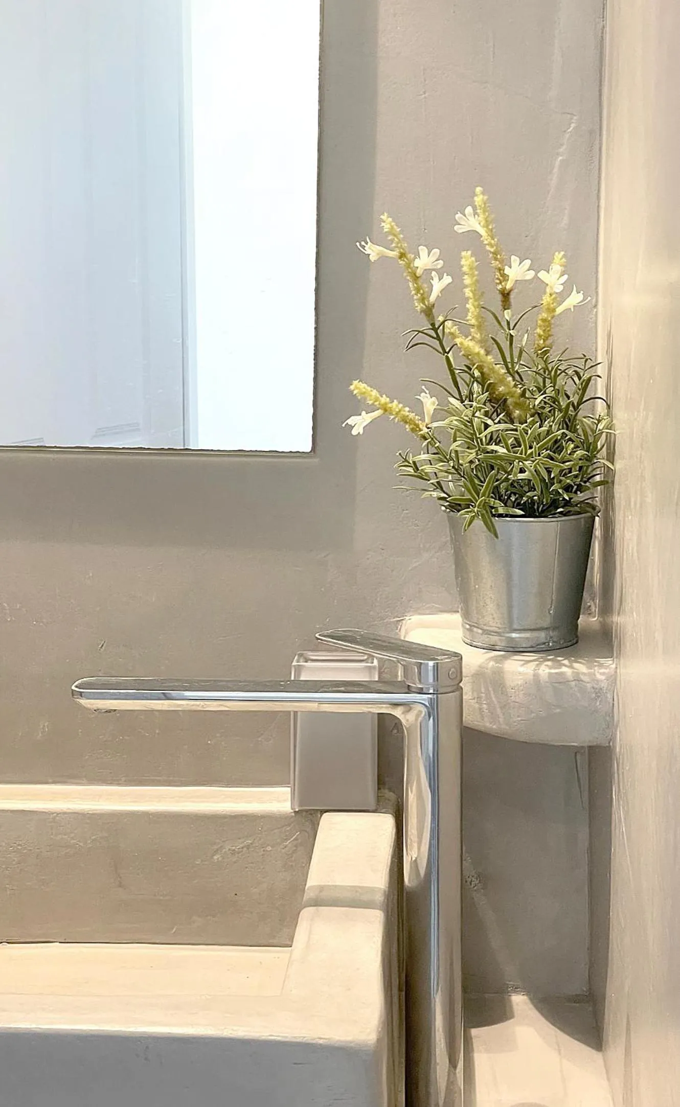 Bathroom in Hermoso Luxury Suites