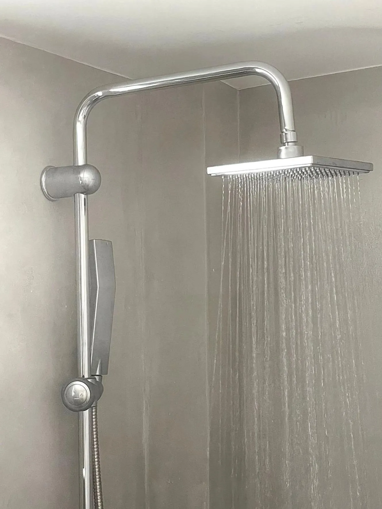 Shower in Hermoso Luxury Suites