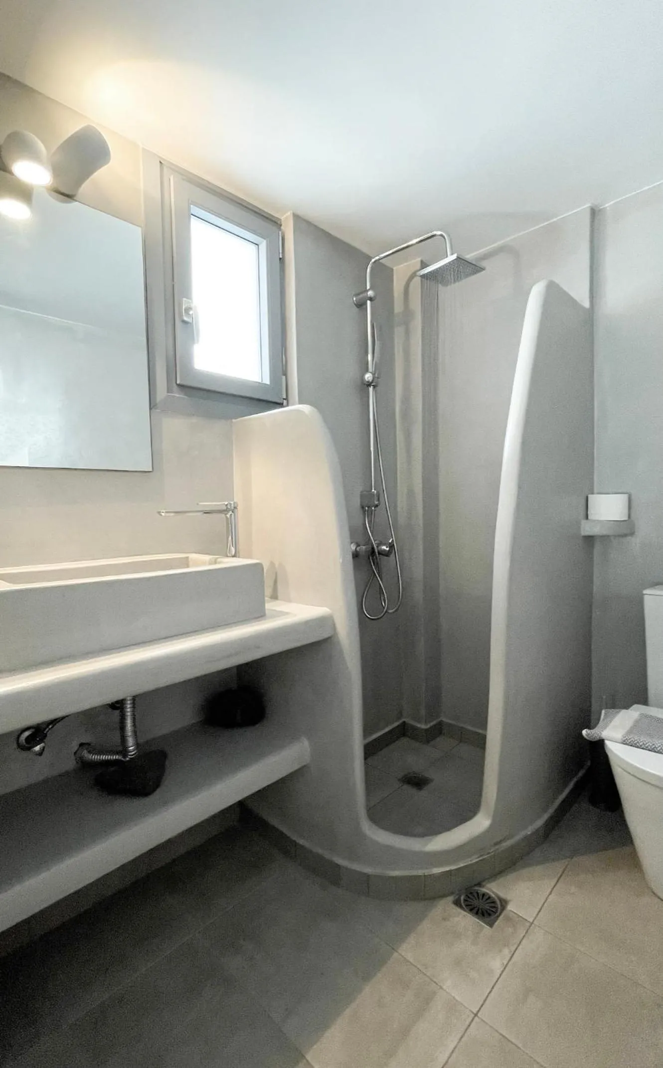 Bathroom in DL Santorini