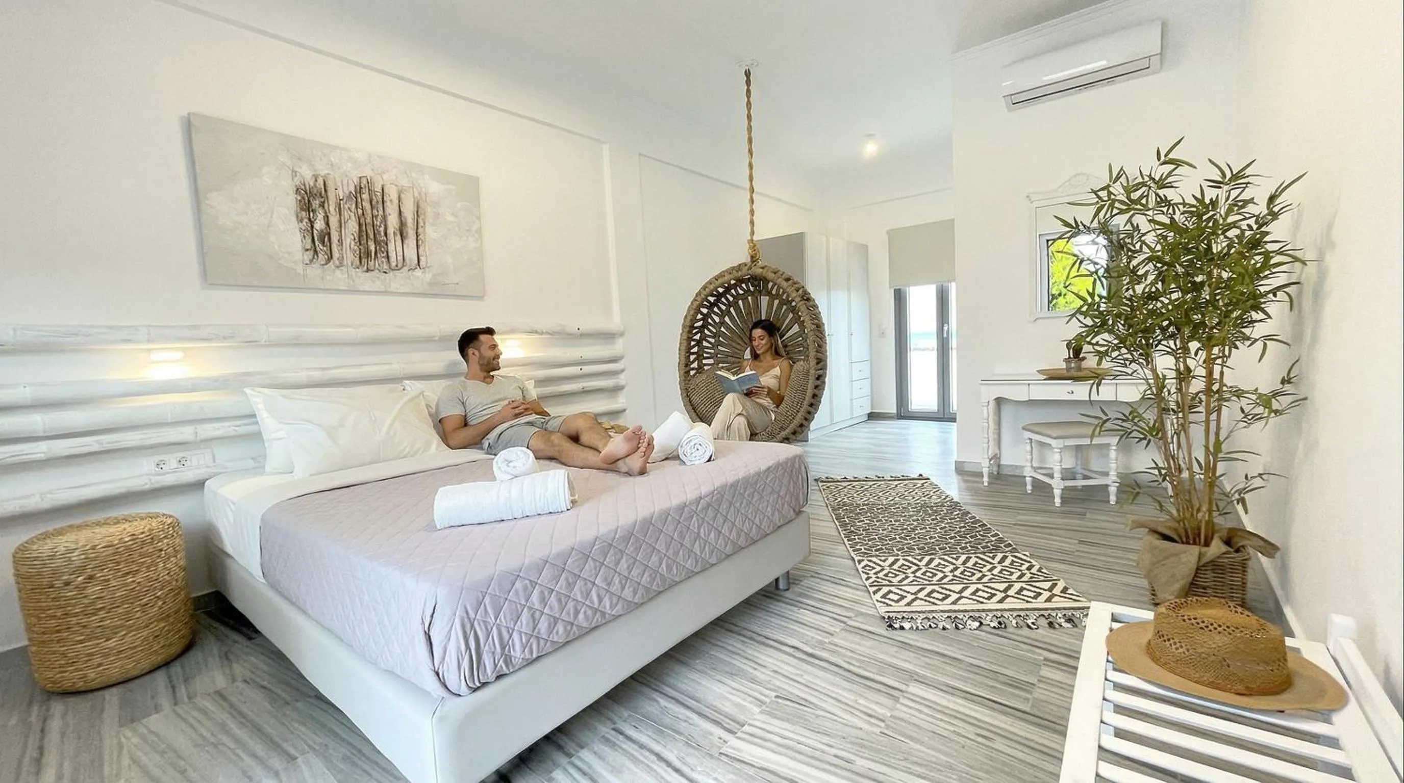 People, Bed in DL Santorini