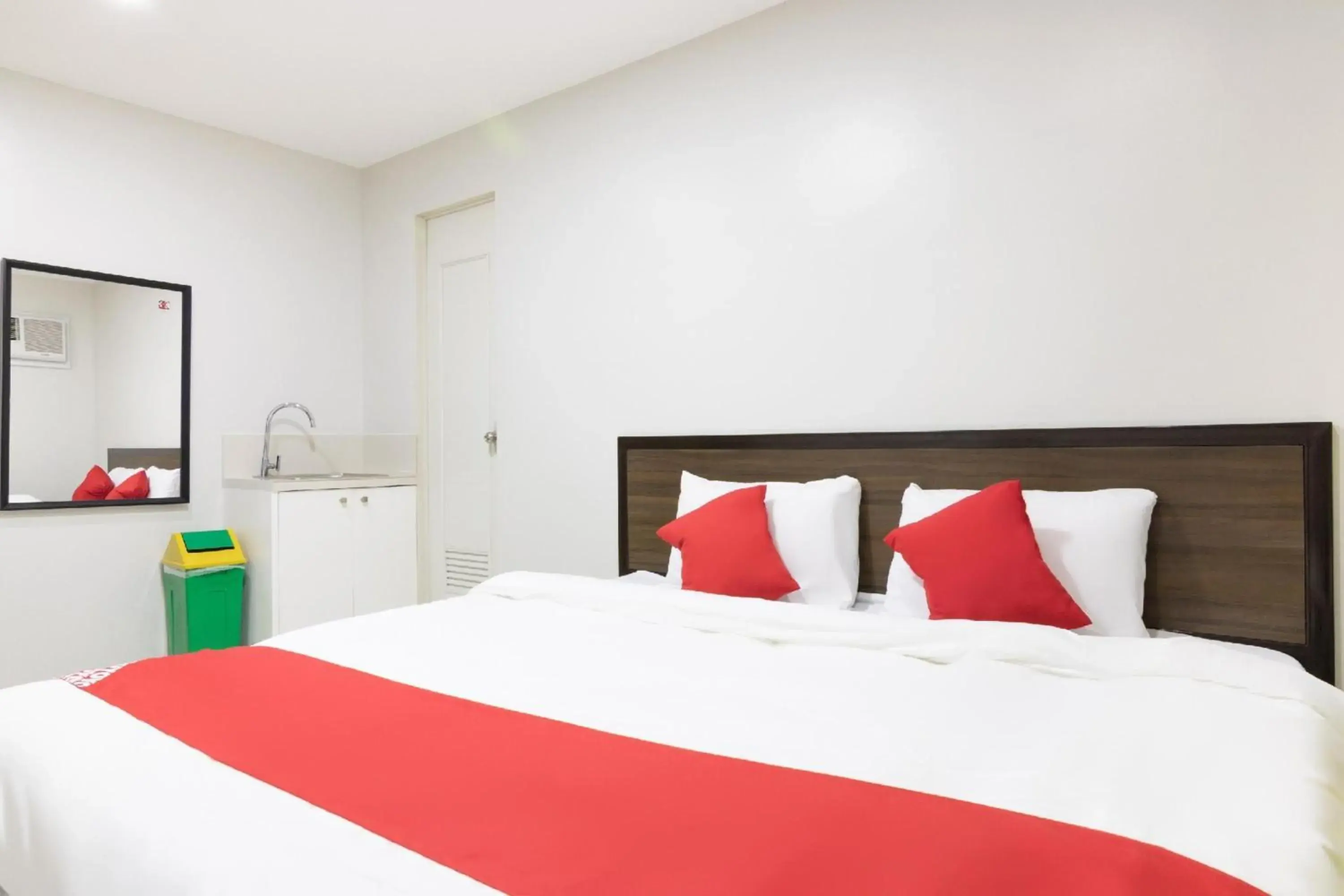 Bedroom, Bed in OYO 152 Sangco Condotel Bedroom, Bed in OYO 152 Sangco Condotel