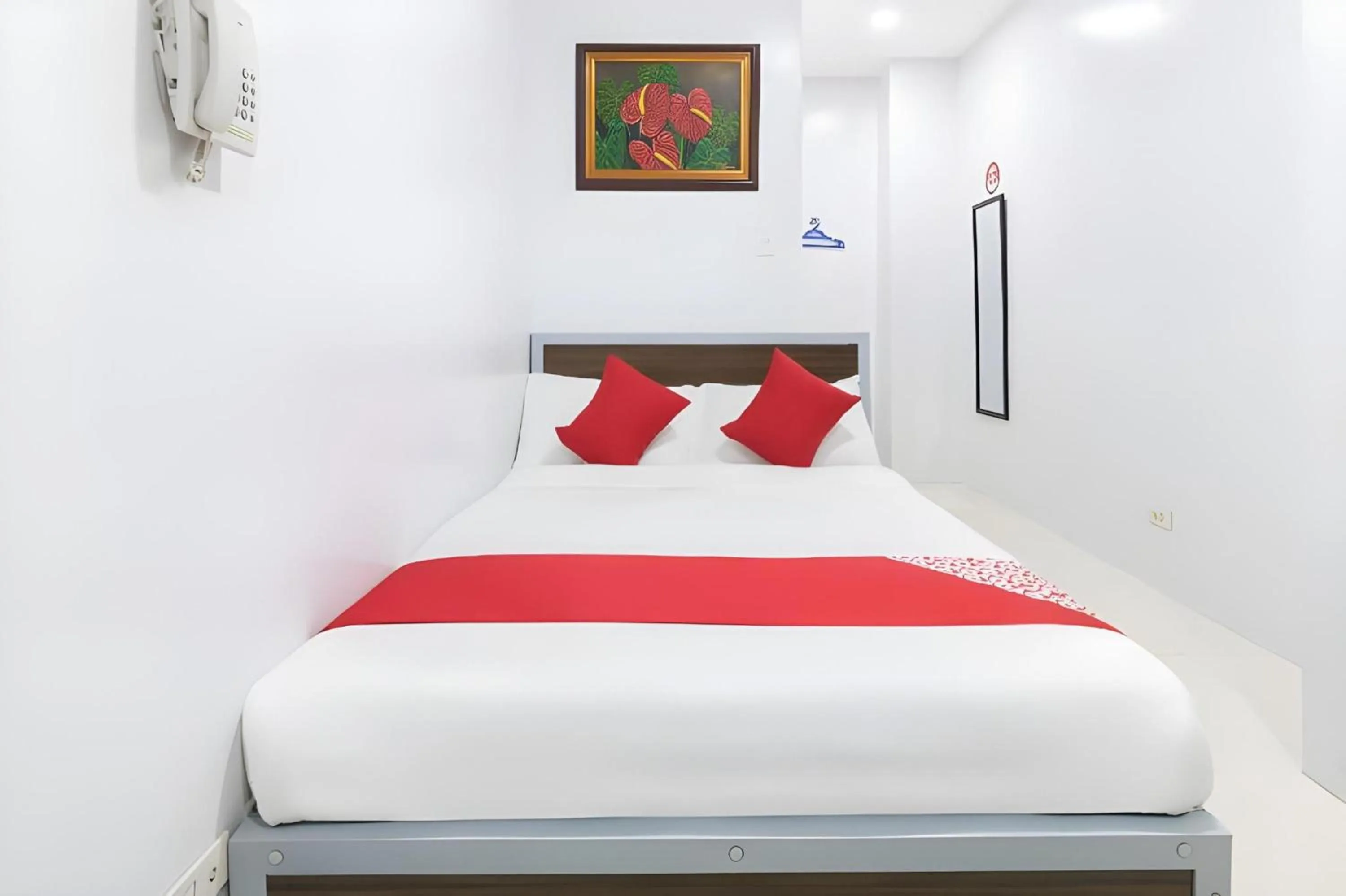 Bedroom, Bed in OYO 152 Sangco Condotel