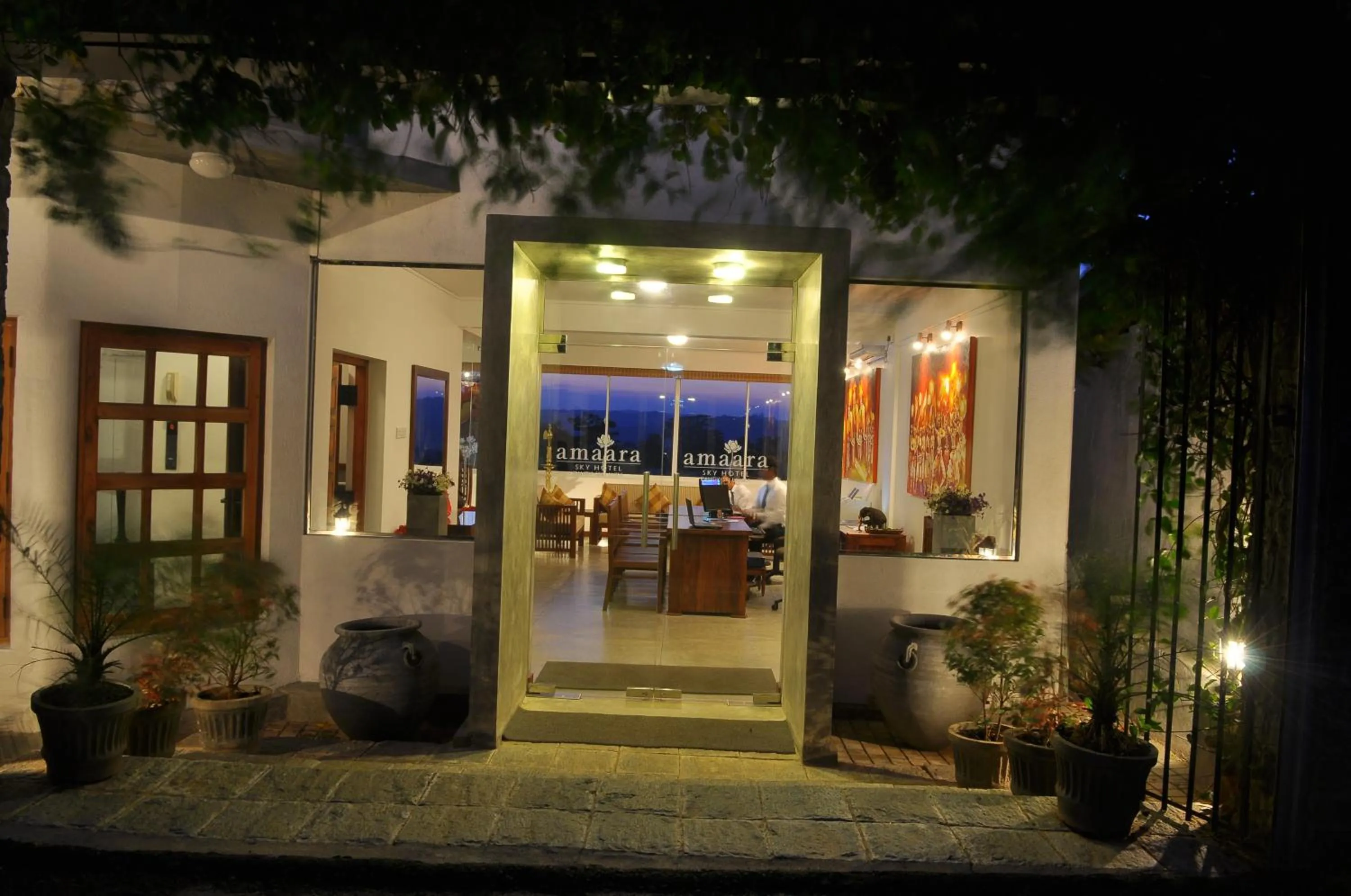 Facade/entrance in Amaara Sky Hotel Kandy