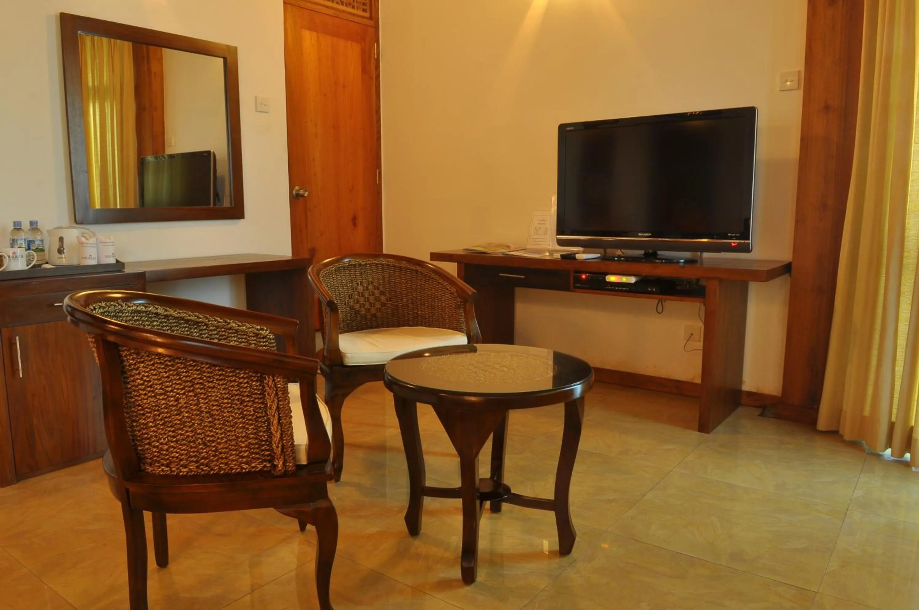 TV and multimedia in Amaara Sky Hotel Kandy