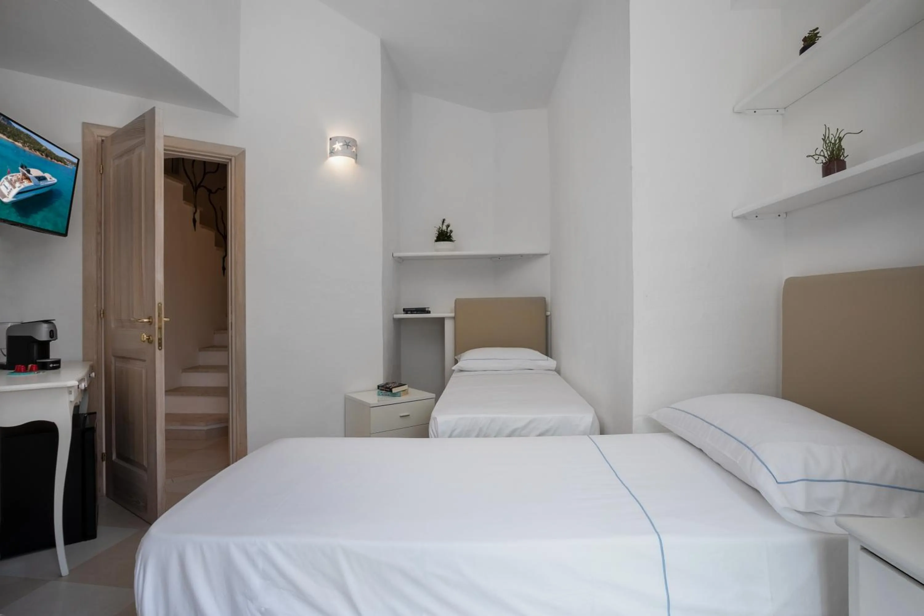 Twin Room with Private Bathroom in The Square Depandance