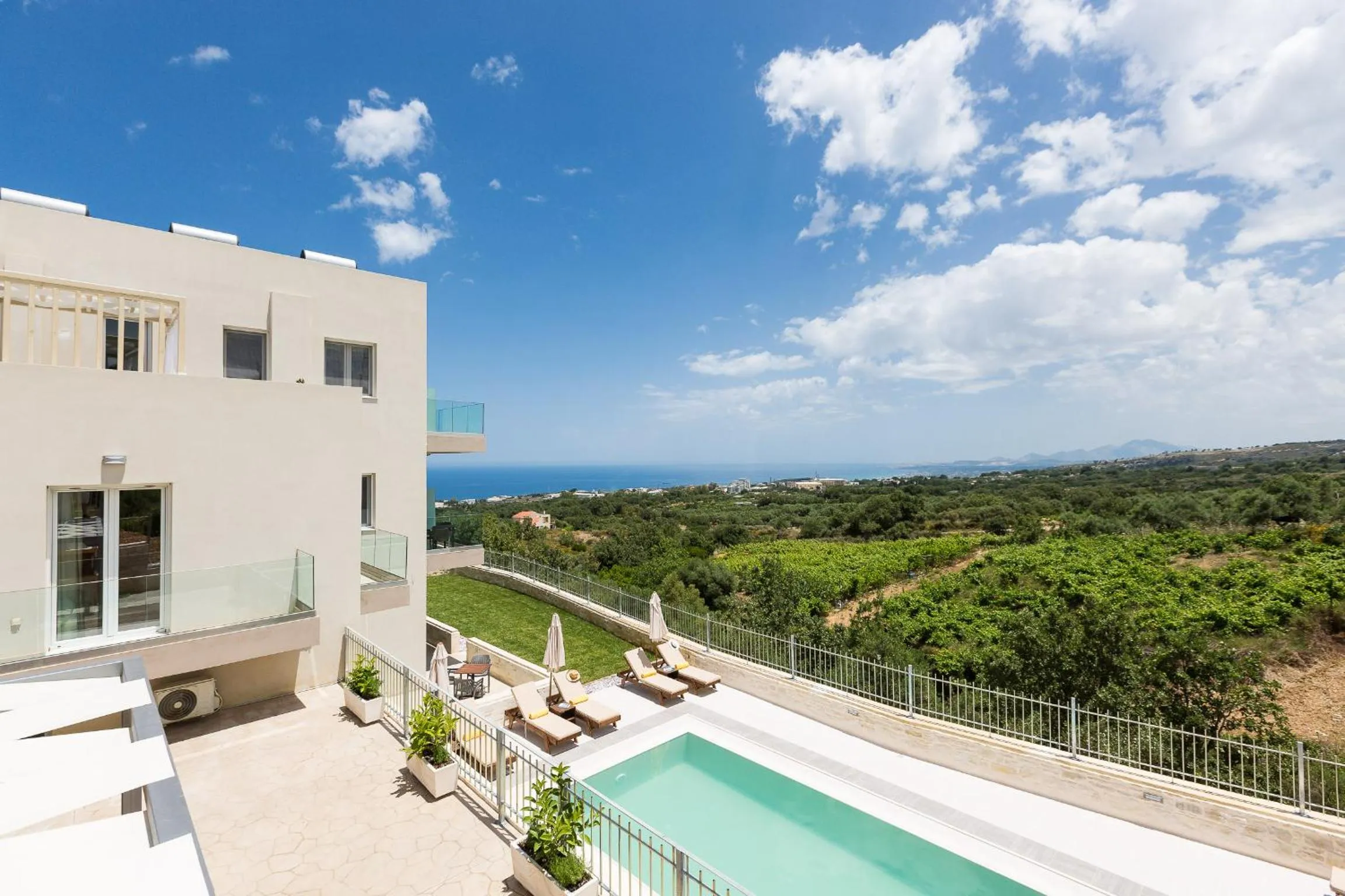 Swimming pool in Vigla Suites