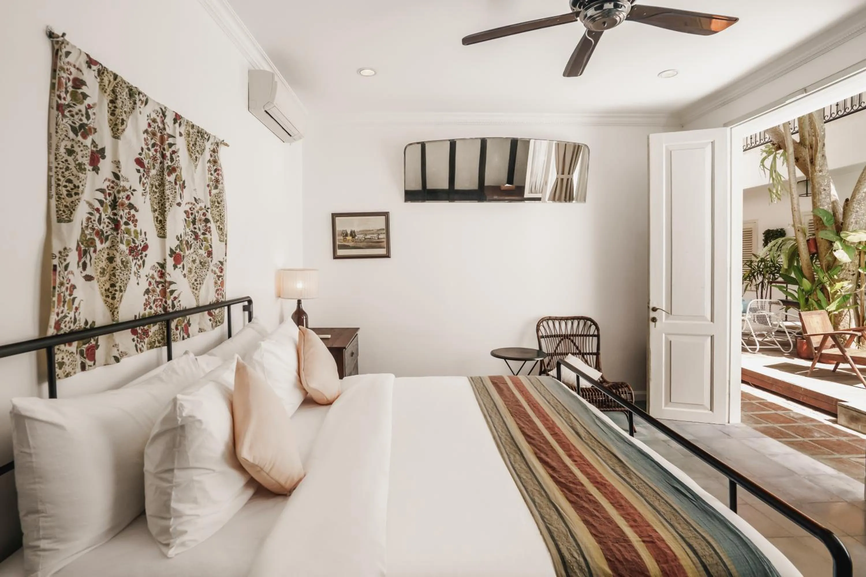 Bedroom, Bed in Brown Feather Hotel